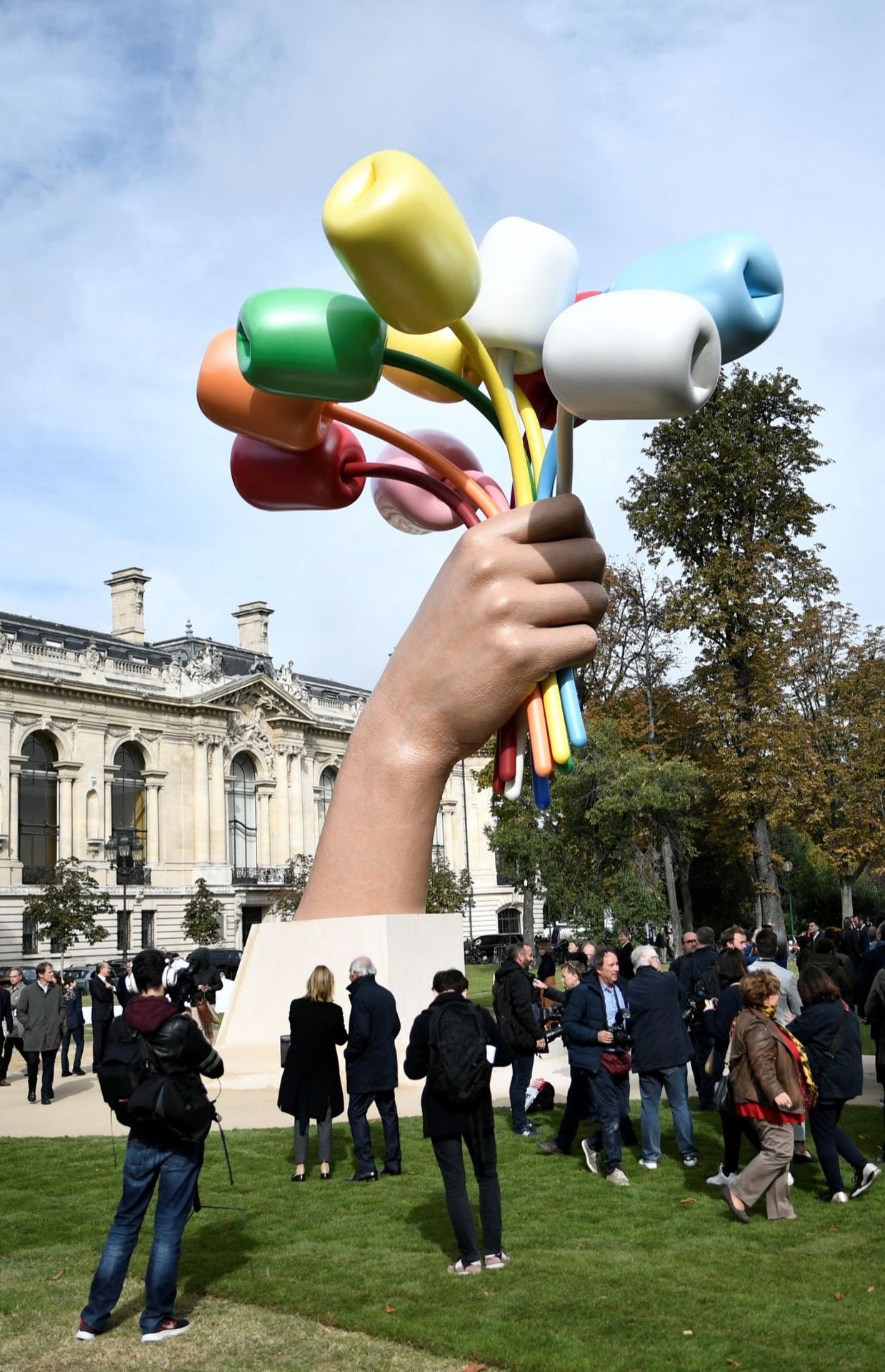 Bouquet de Tulipes, la sculpture offerte par Jeff Koons à la ville de Paris, en hommage aux victimes des attentats de 2015.