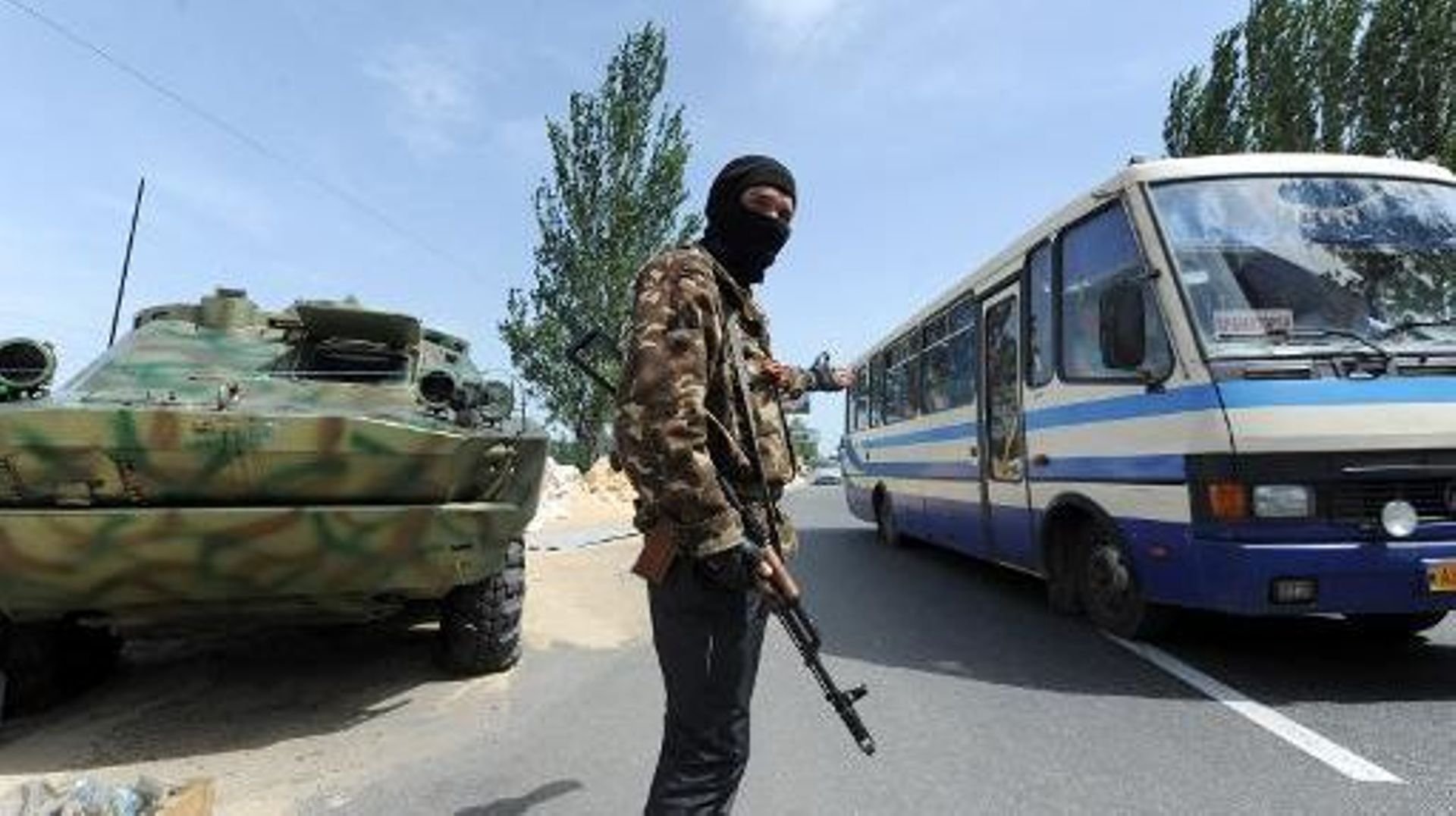 Un insurgé prorusse dans le village de Peski près de Donetsk, en Ukraine, le 3 juin 2014 