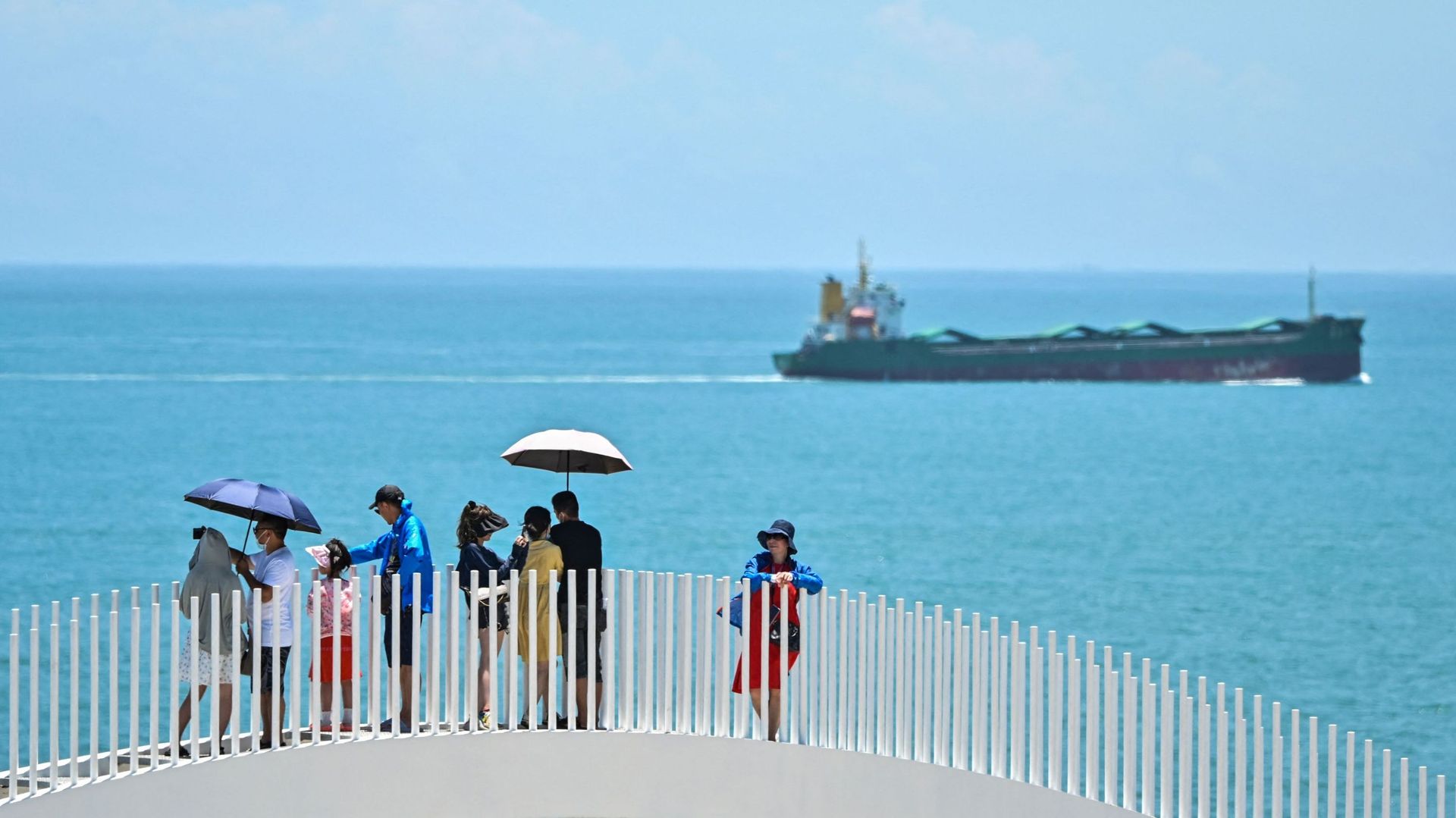 Des touristes visitent une zone pittoresque sur l’île de Pingtan, l’un des points de la Chine continentale les plus proches de Taïwan, dans la province de Fujian, Chine le 5 août 2022 (illustration)