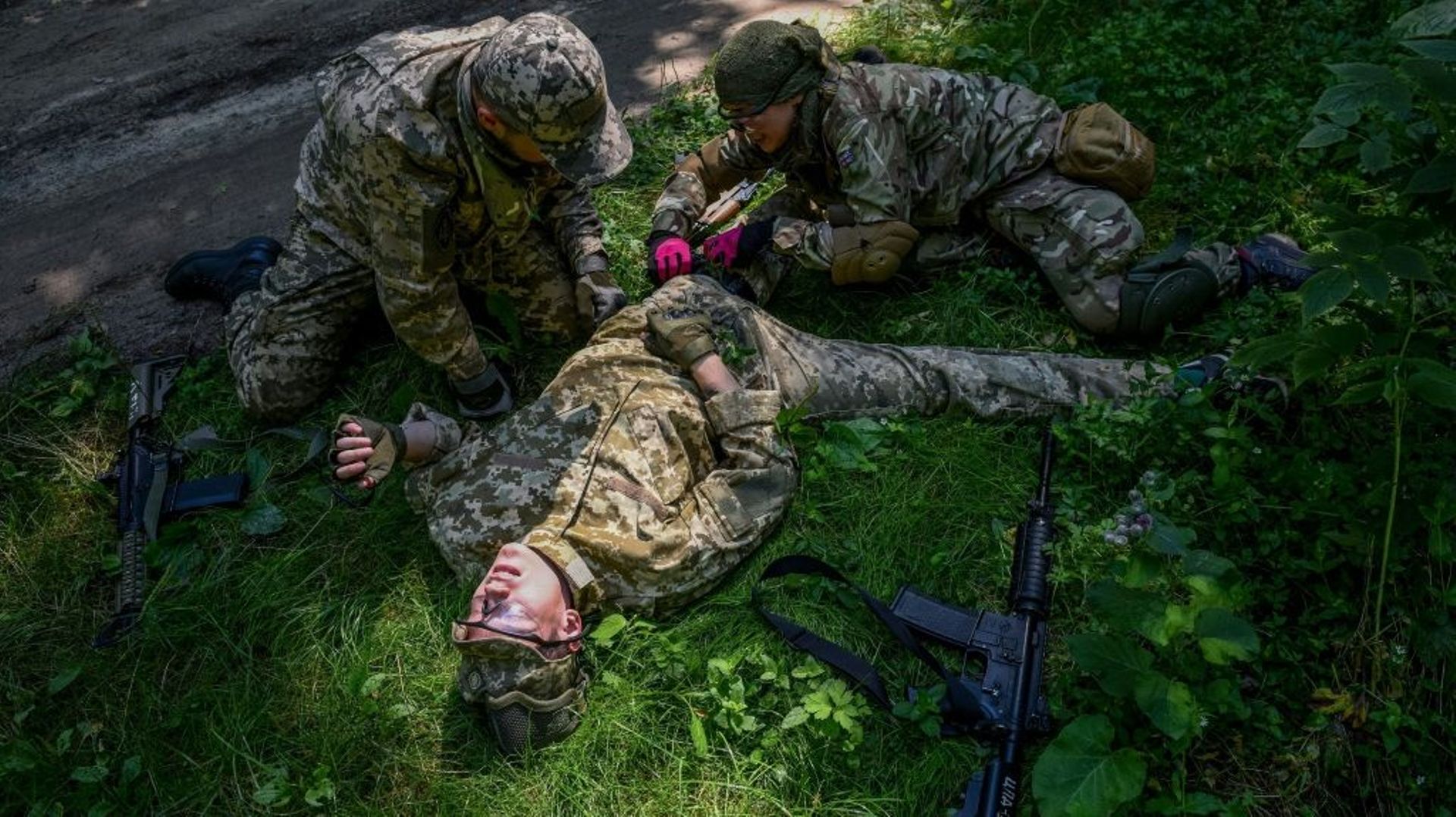Des civils ukrainiens participent à un entraînement militaire à Lviv, en Ukraine, le 3 août 2022, en pleine guerre entre l’Ukraine et la Russie.