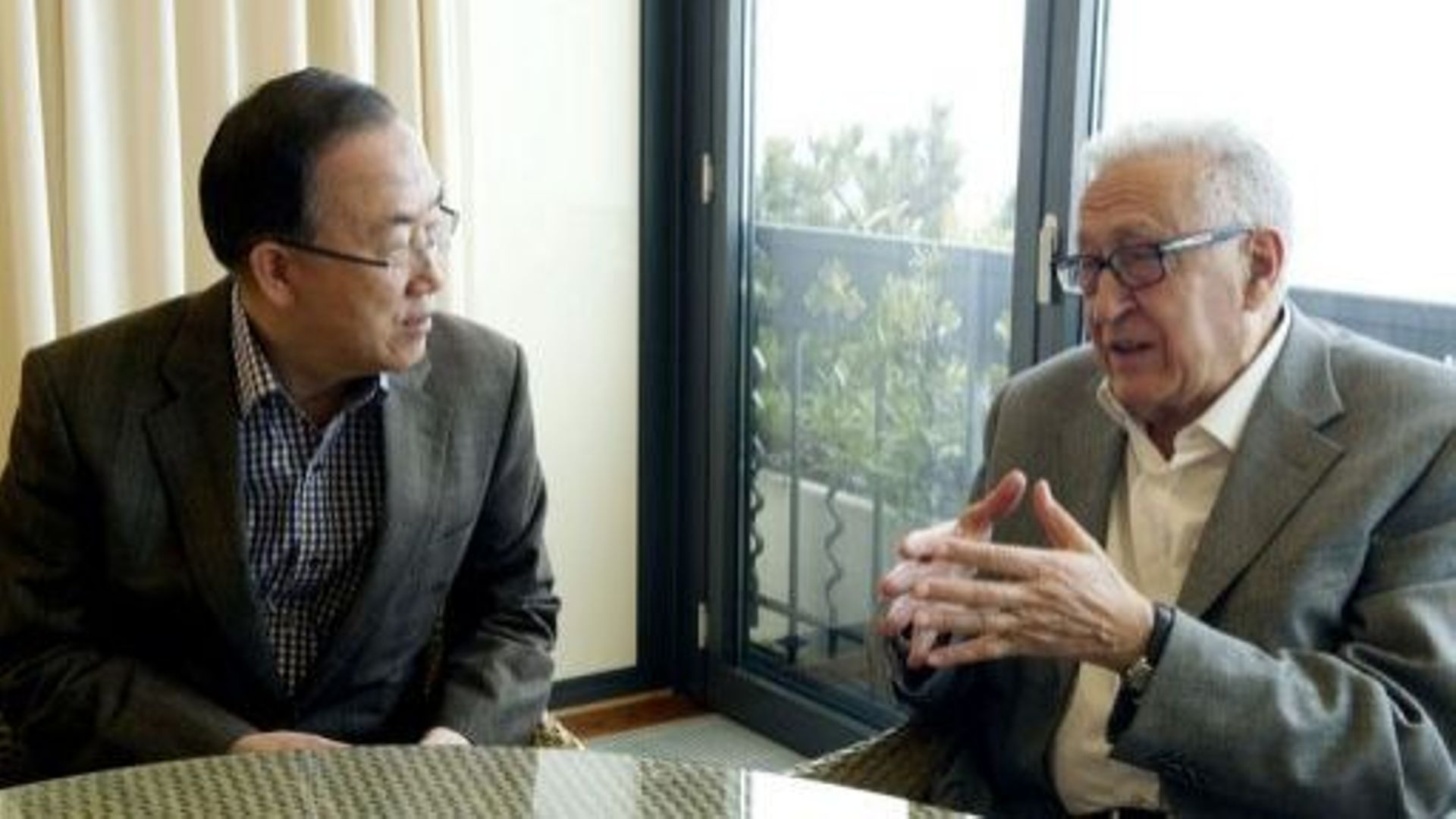 Le secrétaire général de l'ONU Ban Ki-moon reçoit le 2 mars 2013 en Suisse le médiateur international pour la Syrie Lakhdar Brahimi