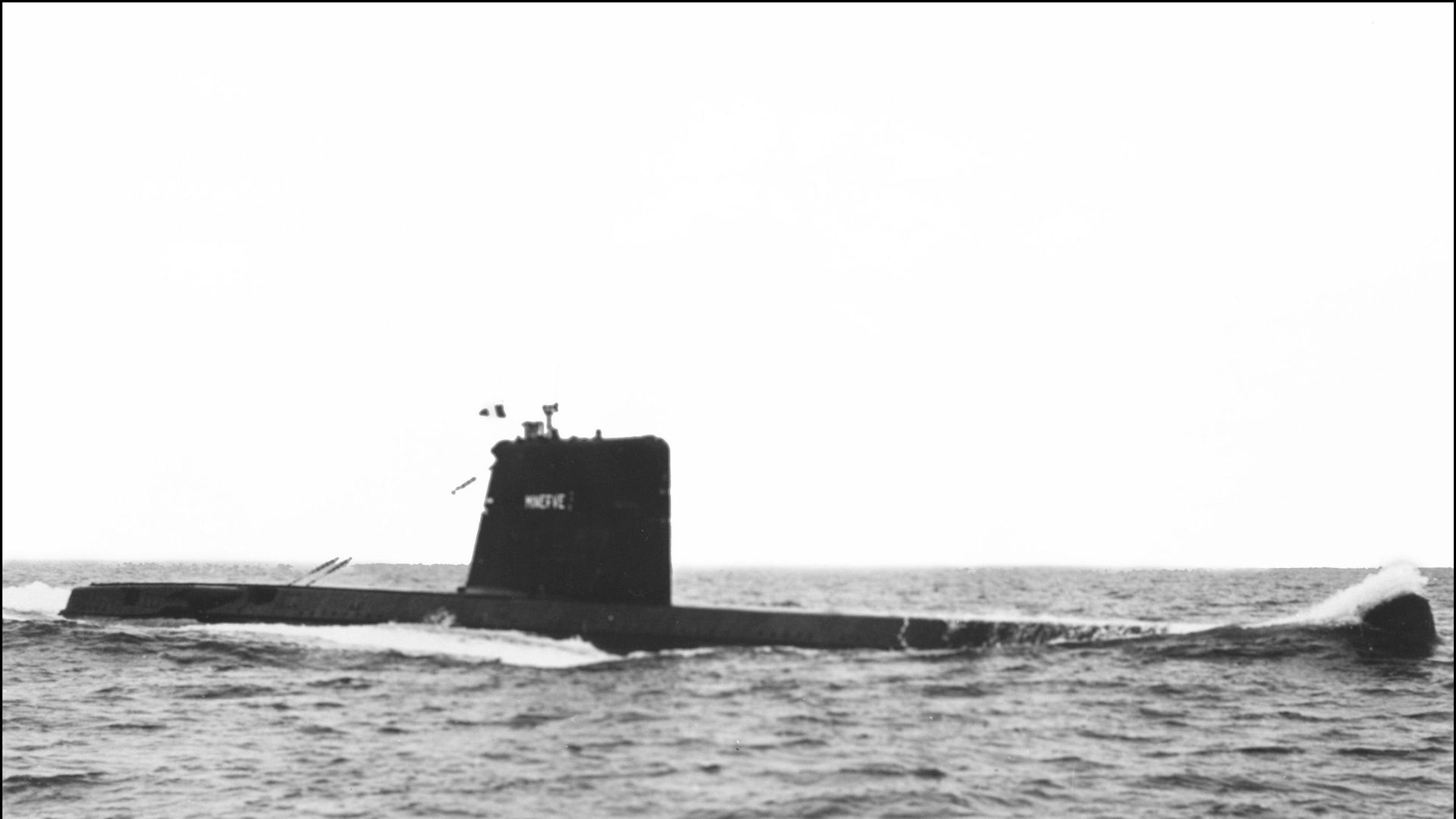 La Minerve, sous-marin français, lors d'un exercice militaire