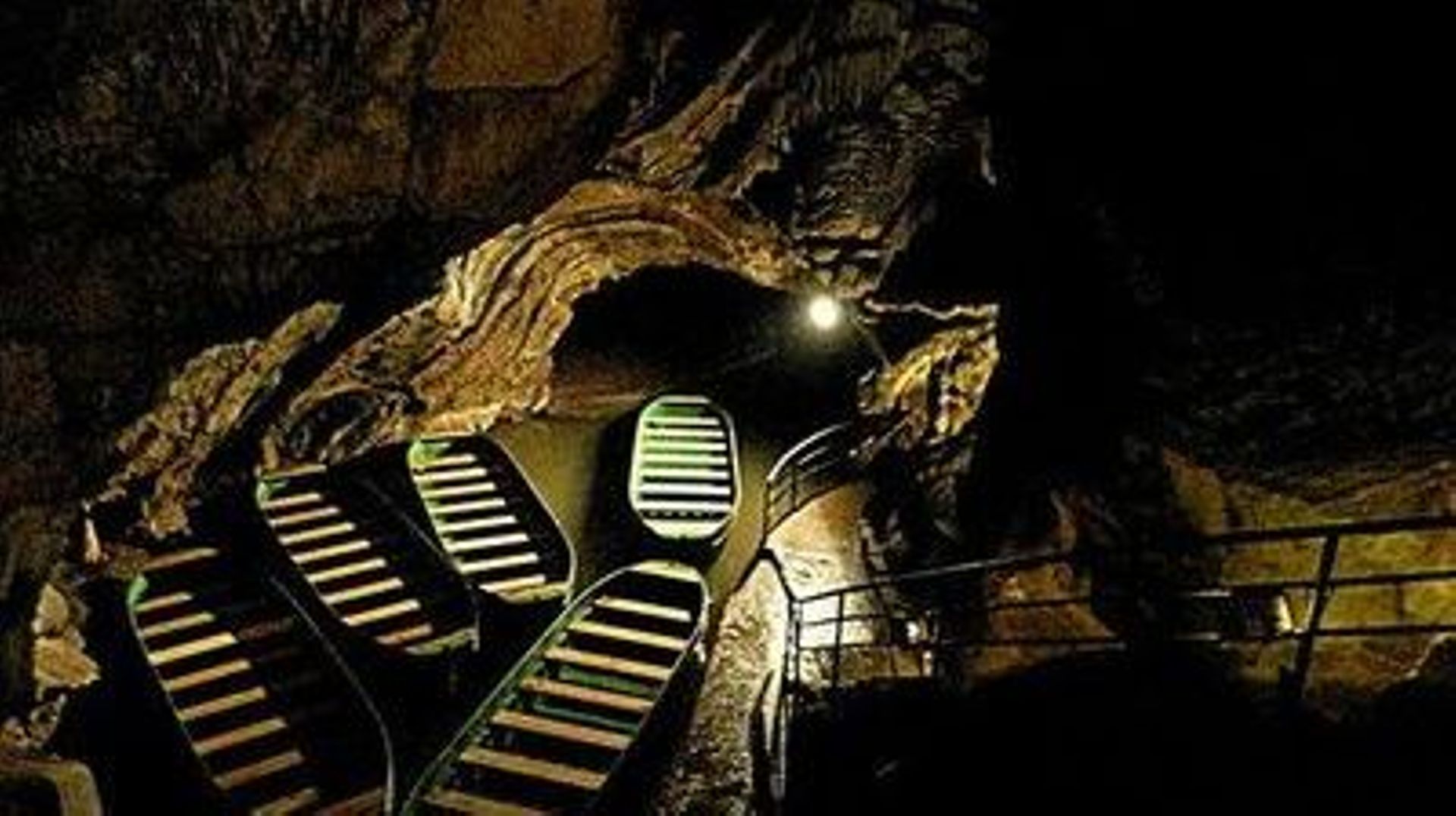 Les grottes de Remouchamps, surnommées la Merveille des Merveilles, sont un des hauts lieux du tourisme en province de Liège 