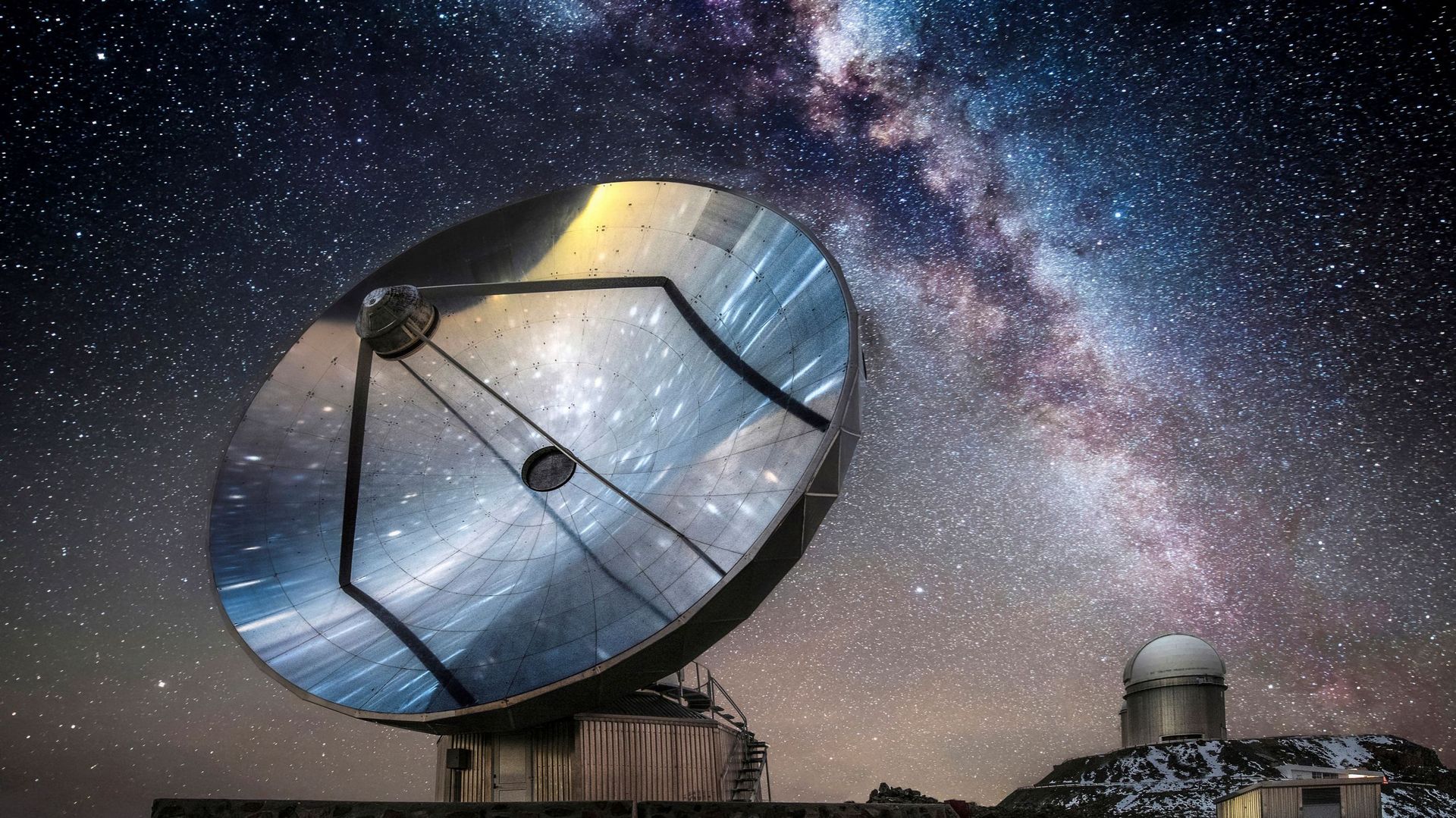 Antenna at the ESO observatory of La Silla – Chile