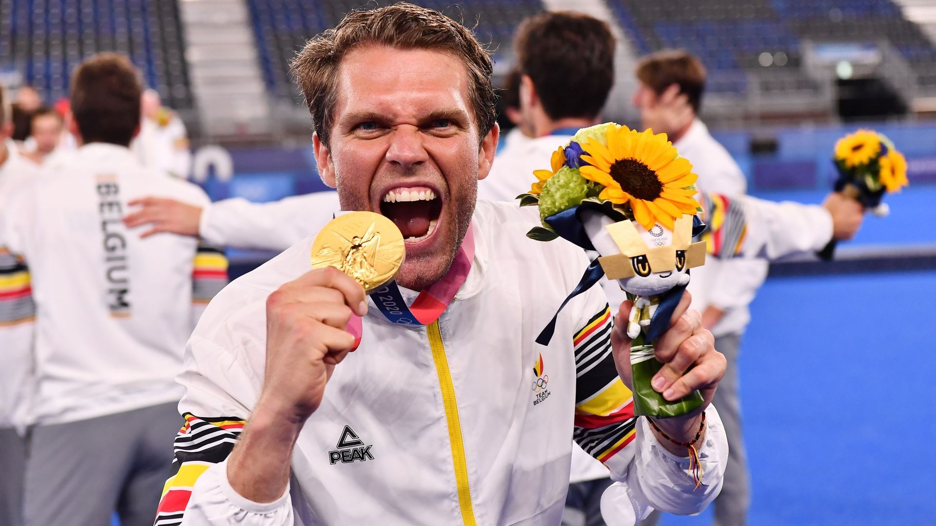 Vincent Vanasch avec sa médaille après la victoire des Belgian Lions en finale contre l’Australie aux JO 2020, le 5 août 2021.
