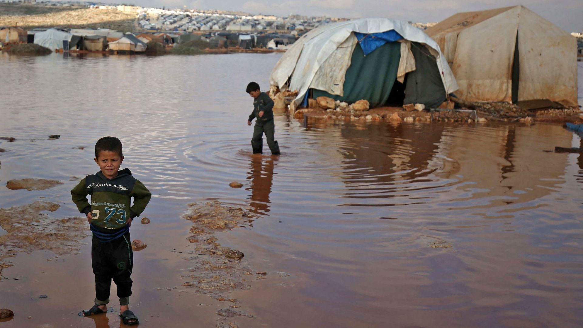 Un camp de déplacés dans la province d’Idleb, le 19 janvier 2021. Joël Ghazi : "chaque année, c’est la même chose : leurs tentes sont prises par l’eau, parce que ce n’est pas une zone adaptée pour recevoir 3 millions de personnes".
