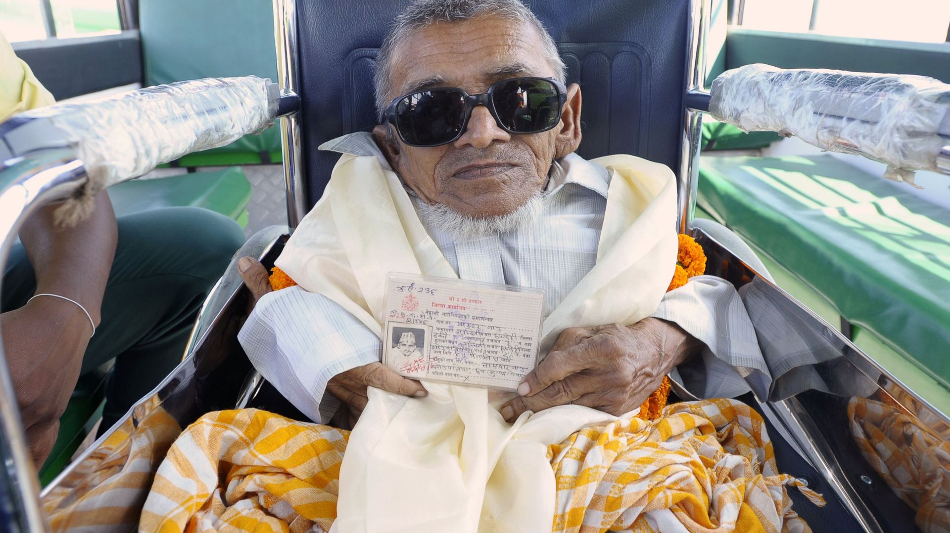 Un Népalais de 41 cm réclame le titre de plus petite personne invalide du monde