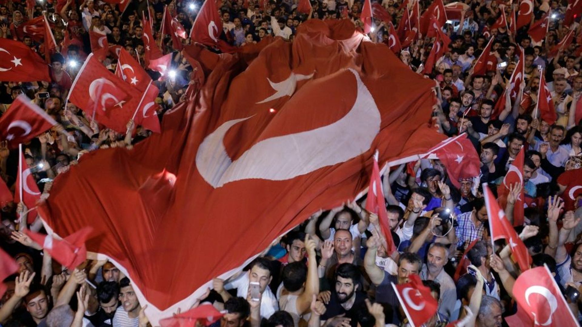 Manifestation de soutien au président Recep Tayyip Ergogan, le 16 juillet 2016, après une tentative de coup d'Etat militaire en Turquie