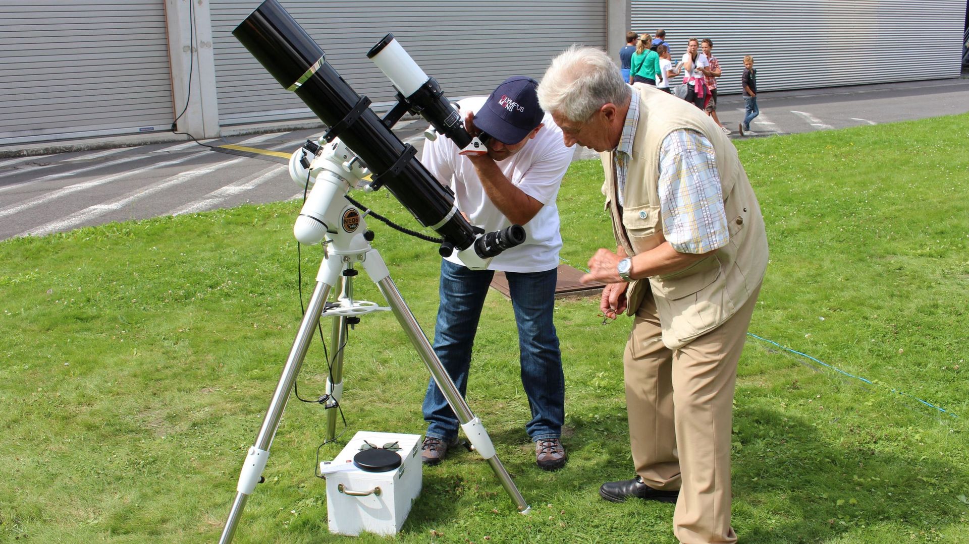 Chaque après-midi, le club d’astronomie de l’UMons propose des observations diurnes et la découverte d’instruments d’astronomie.