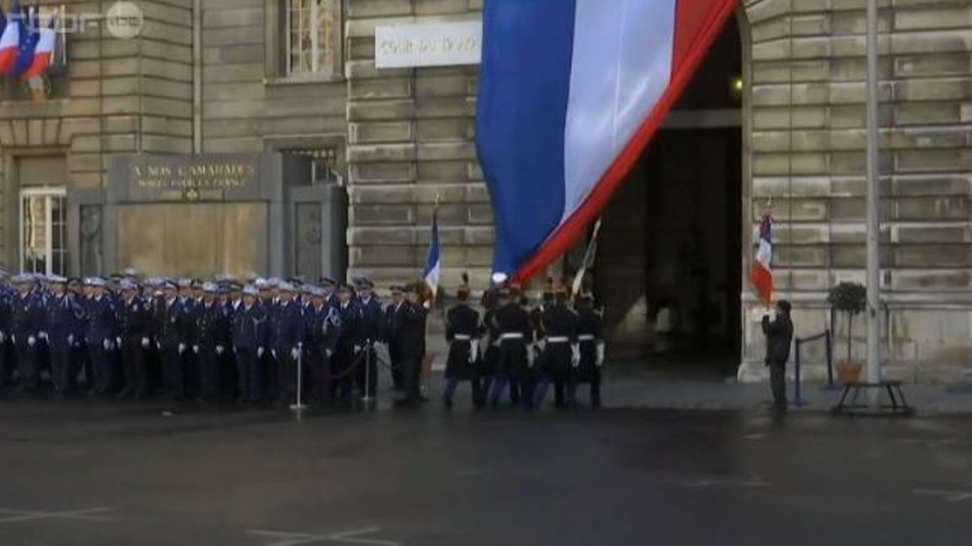 Les hommages officiels se succèdent en France. Une nouvelle cérémonie est prévue samedi, avec  à Montrouge, en banlieue parisienne. 