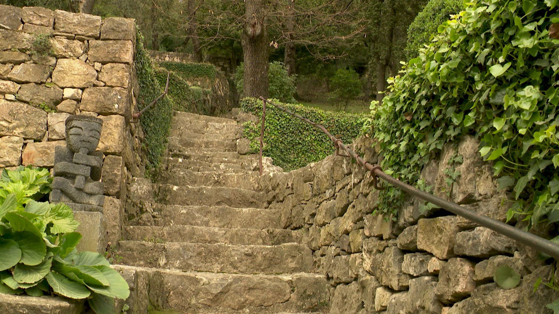 Le Domaine de La Mouissone et ses jardins thématiques au coeur d’une l’oliveraie