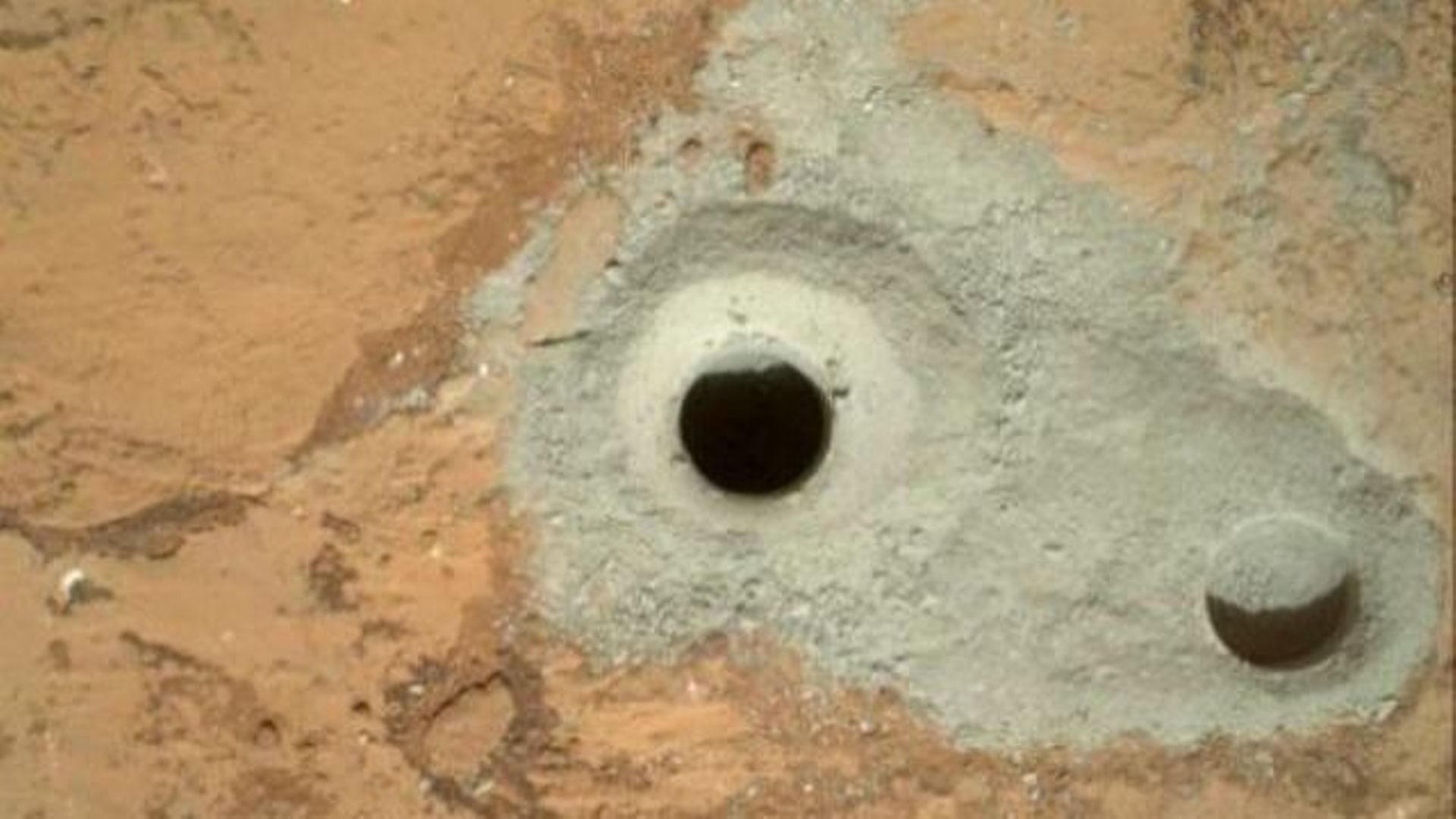 Curiosity récupère le 1er échantillon de l'intérieur d'une roche martienne
