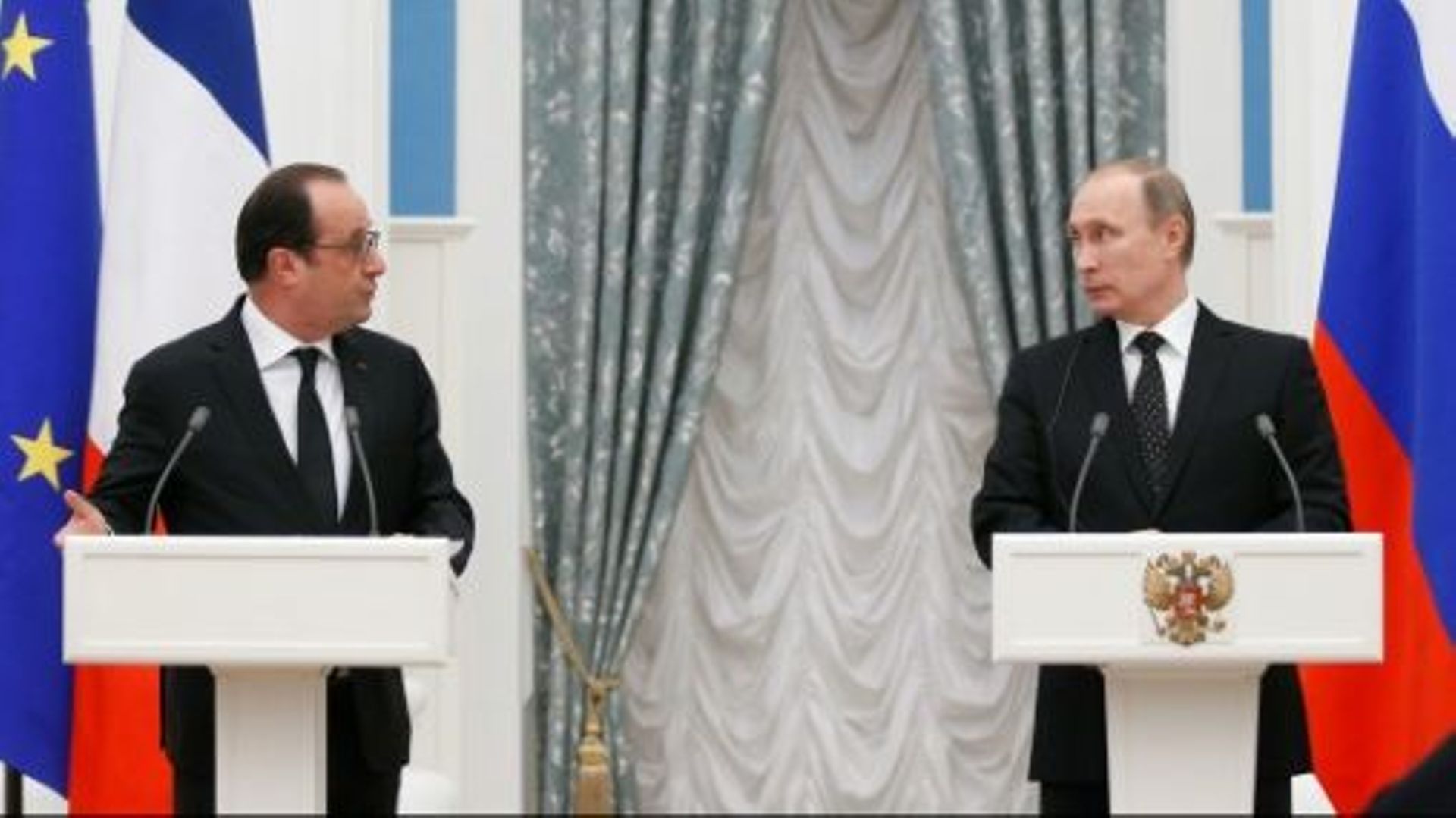 Le président français François Hollande (g) et son homologue russe Vladimir Poutine, le 26 novembre 2015 à Moscou