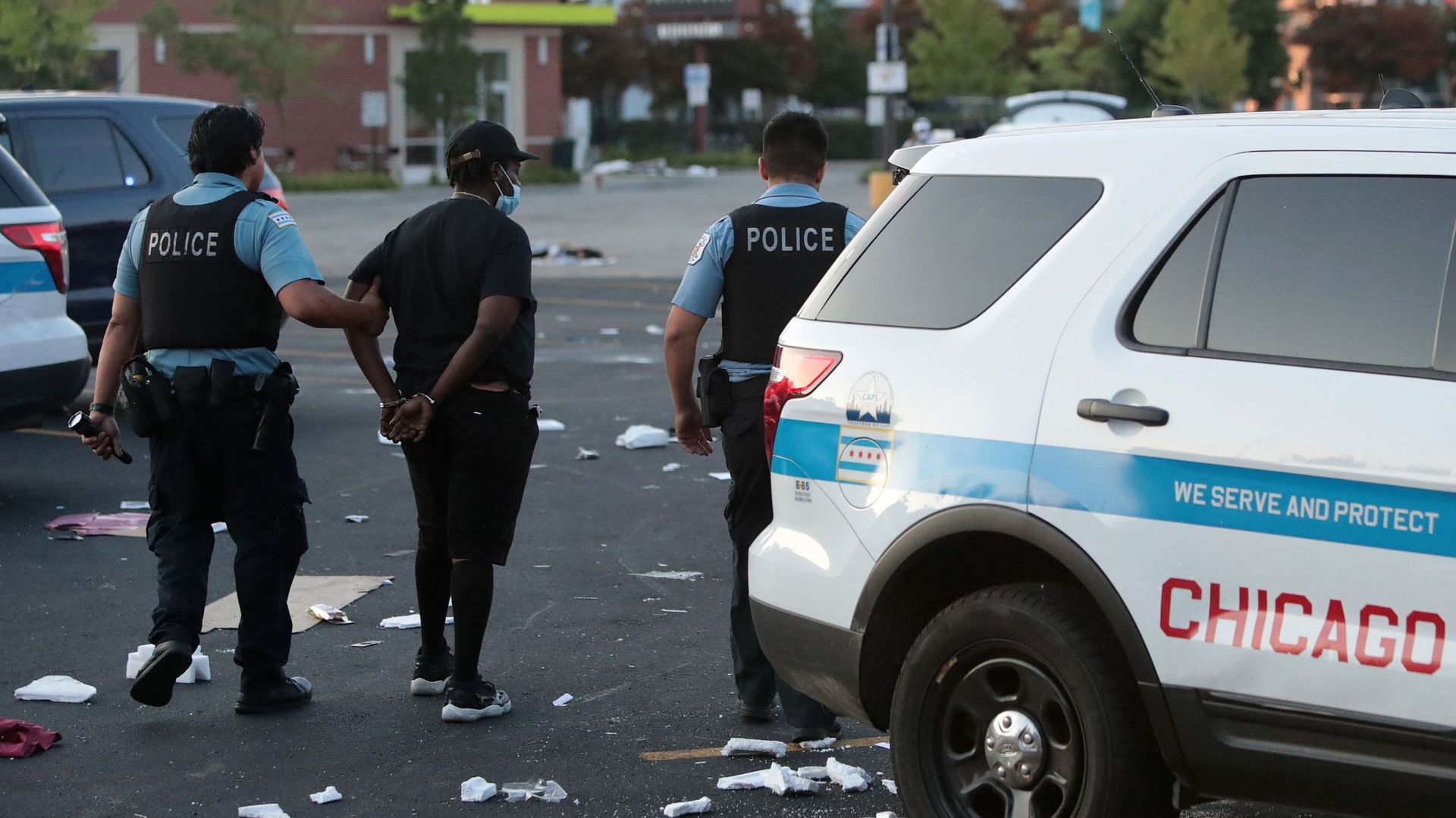 Pillages et violences à Chicago, plus de 100 arrestations
