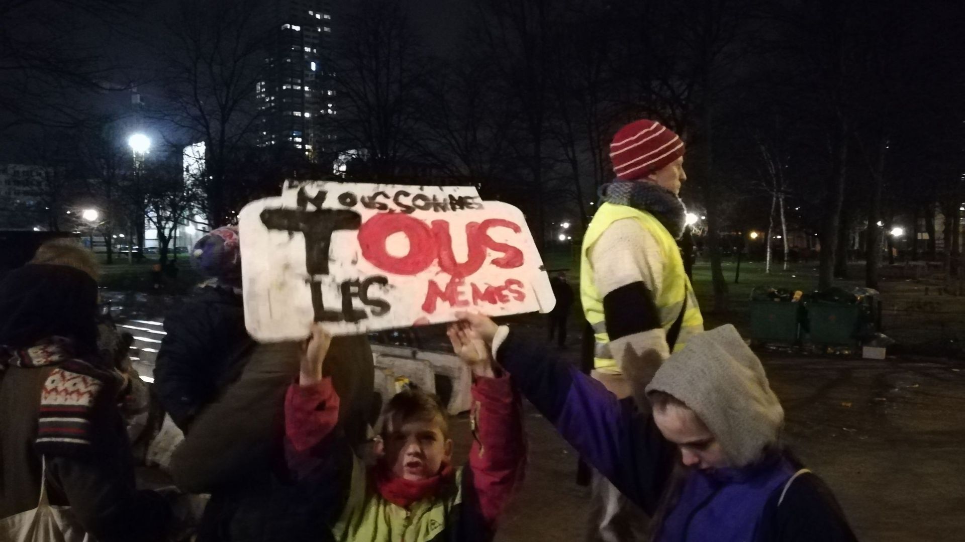 Manifestation de soutien aux migrants en transit du parc Maximilien qui étaient appelés ce soir-là "transmigrants" par les autorités (Janvier 2018)