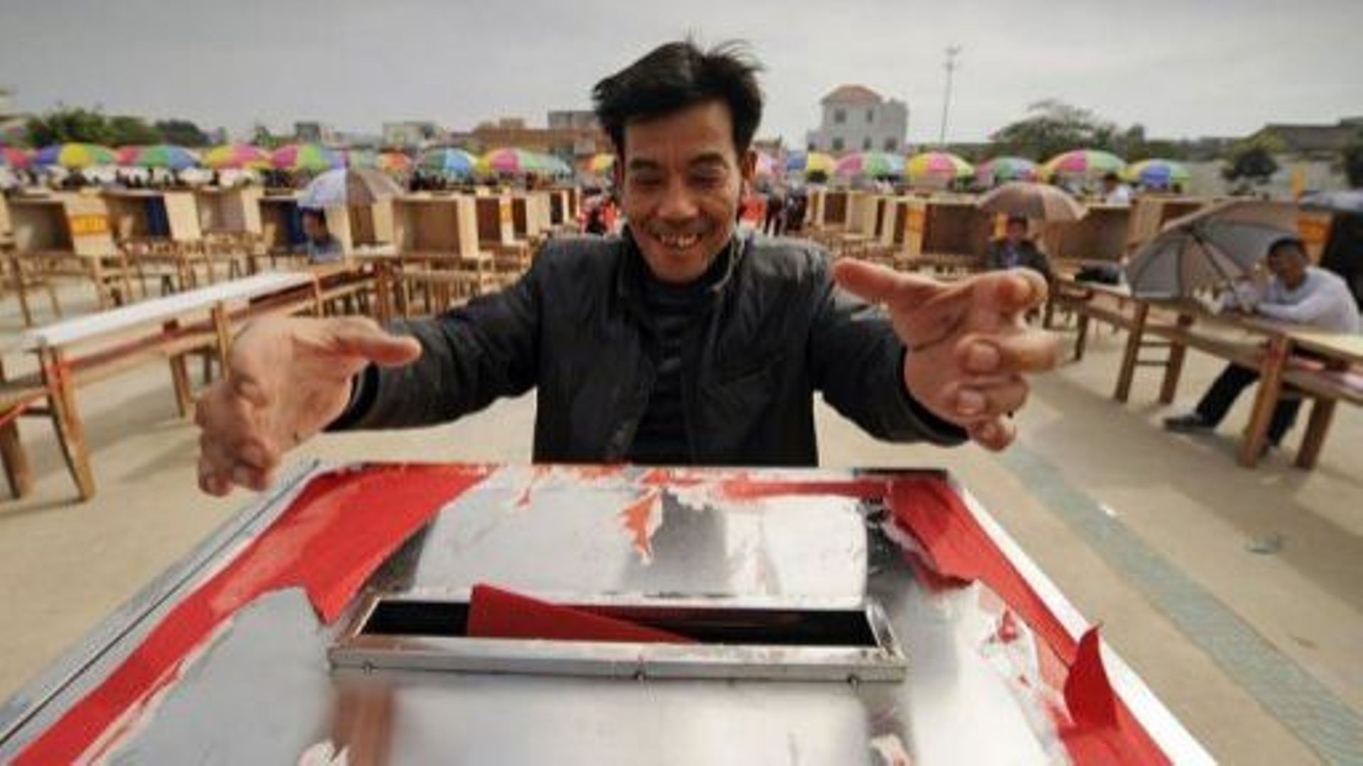 Vote d'un villageois le 4 mars 2012 à Wukan en Chine