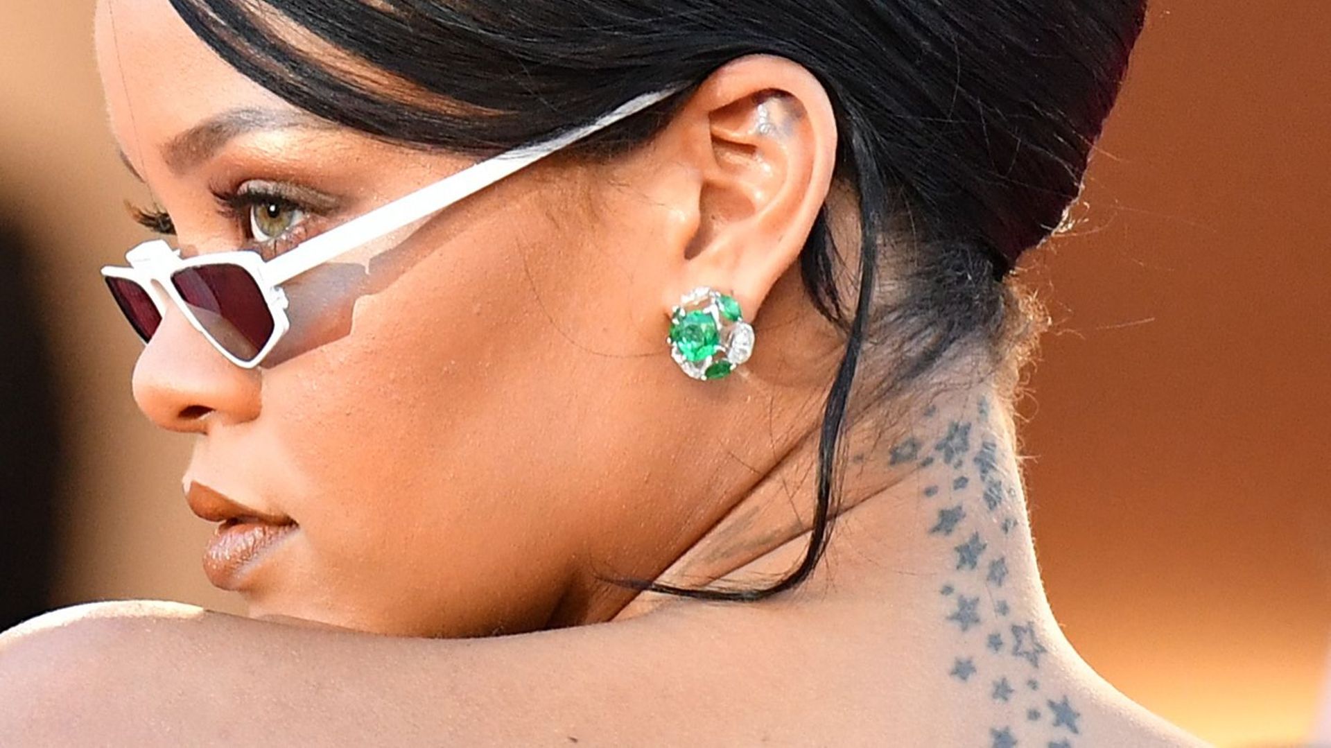Rihanna arbore des bijoux Chopard, dont des pièces de la collection "Rihanna Loves Chopard"