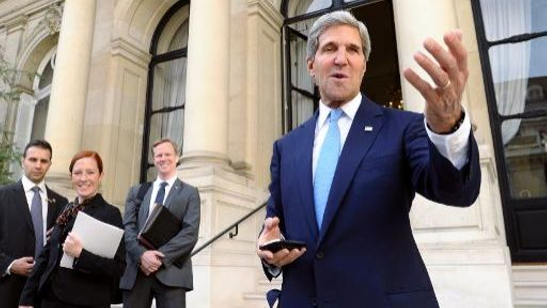 John Kerry s'exprime devant l'ambassade des Etats-Unis à Paris, le 8 septembre 2013