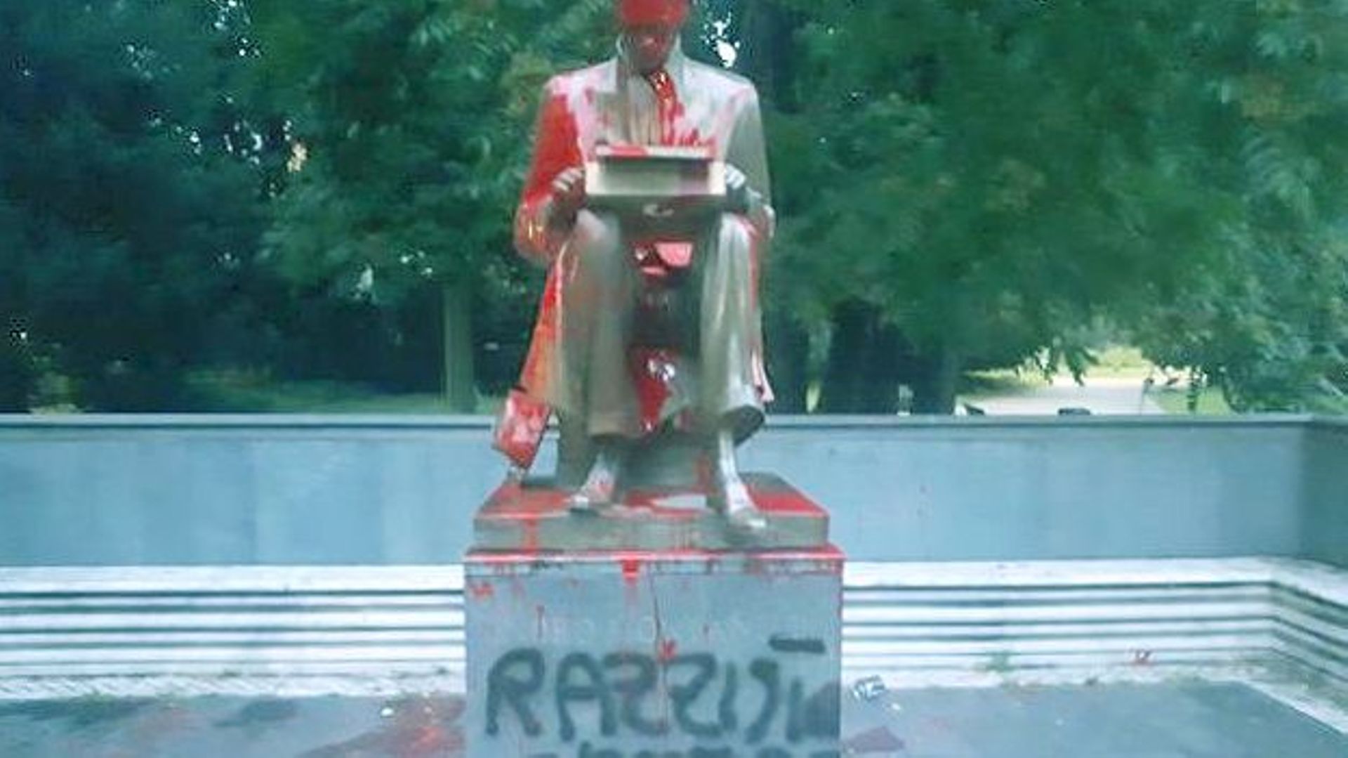 La statue d'Indro Montanelli à Milan. 