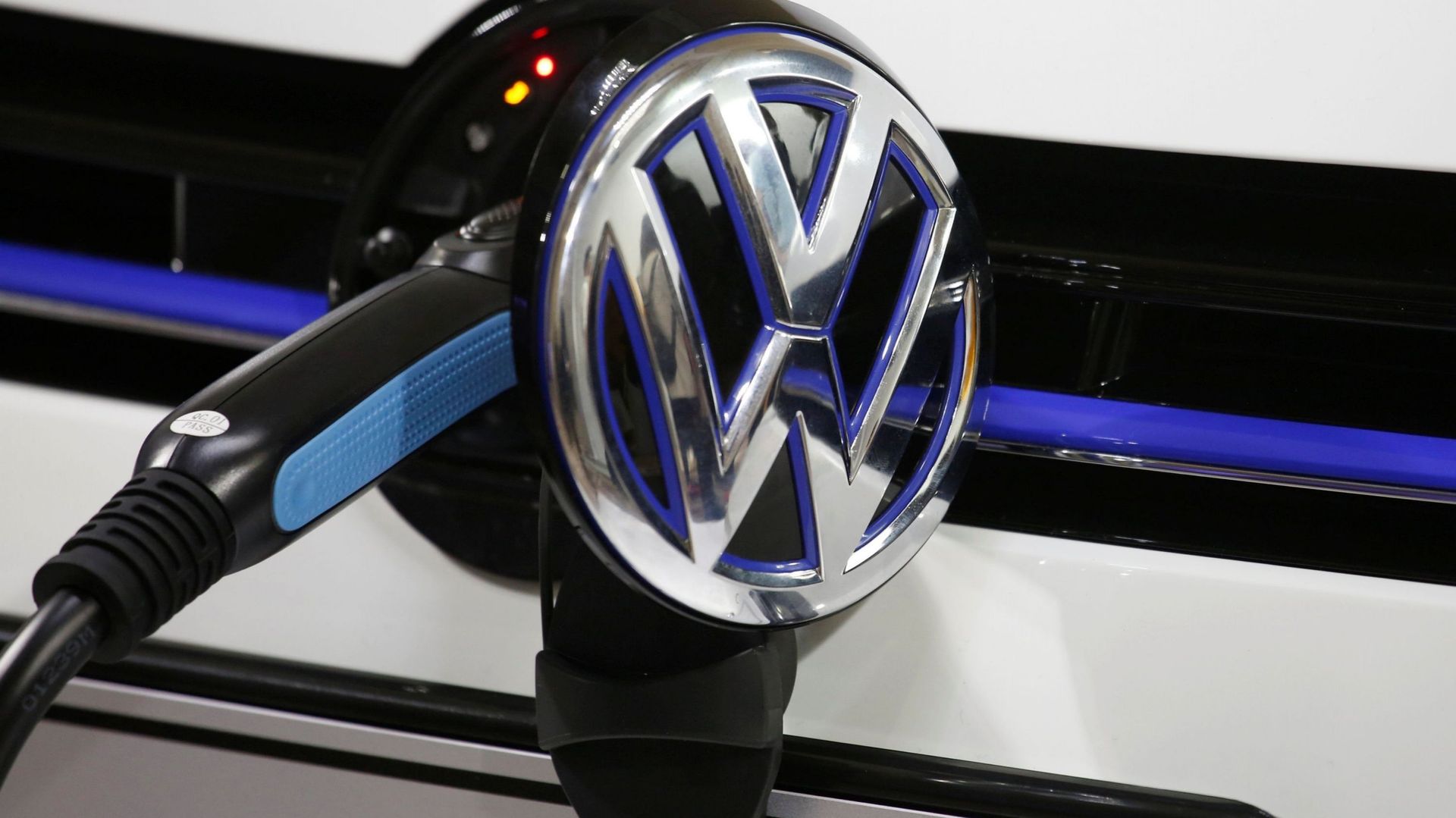 Volkswagen installera 36 000 bornes de recharge pour véhicules électriques en Europe d'ici 2025C