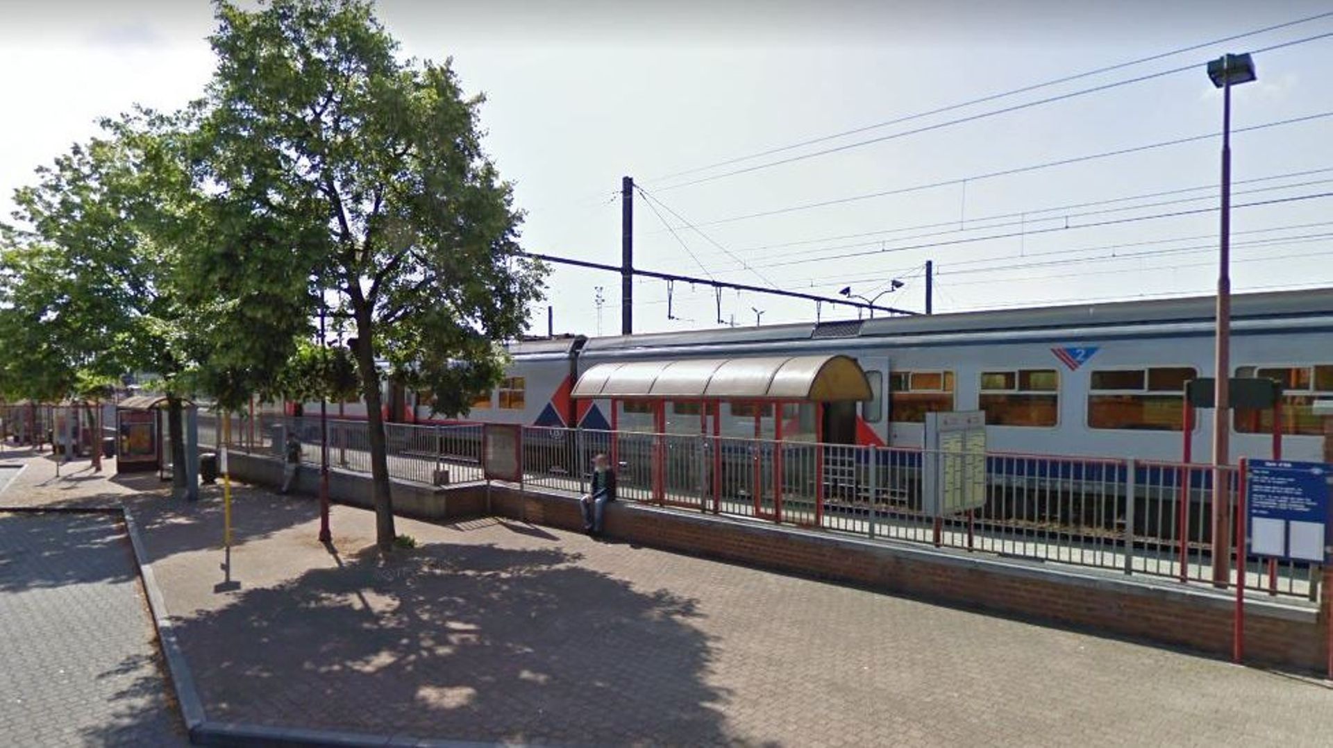 La circulation ferroviaire est interrompue entre Tournai et Ath dans les deux sens, a indiqué la SNCB mardi vers 17h00