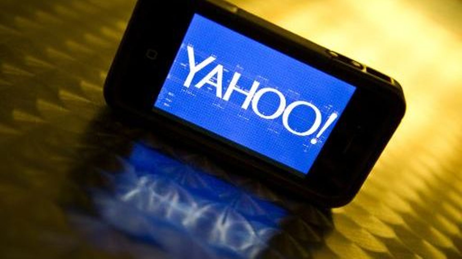 Yahoo! a été contraint de céder aux injonctions de l'administration américaine après avoir été débouté par deux juridictions chargées de contrôler les opérations de renseignement.