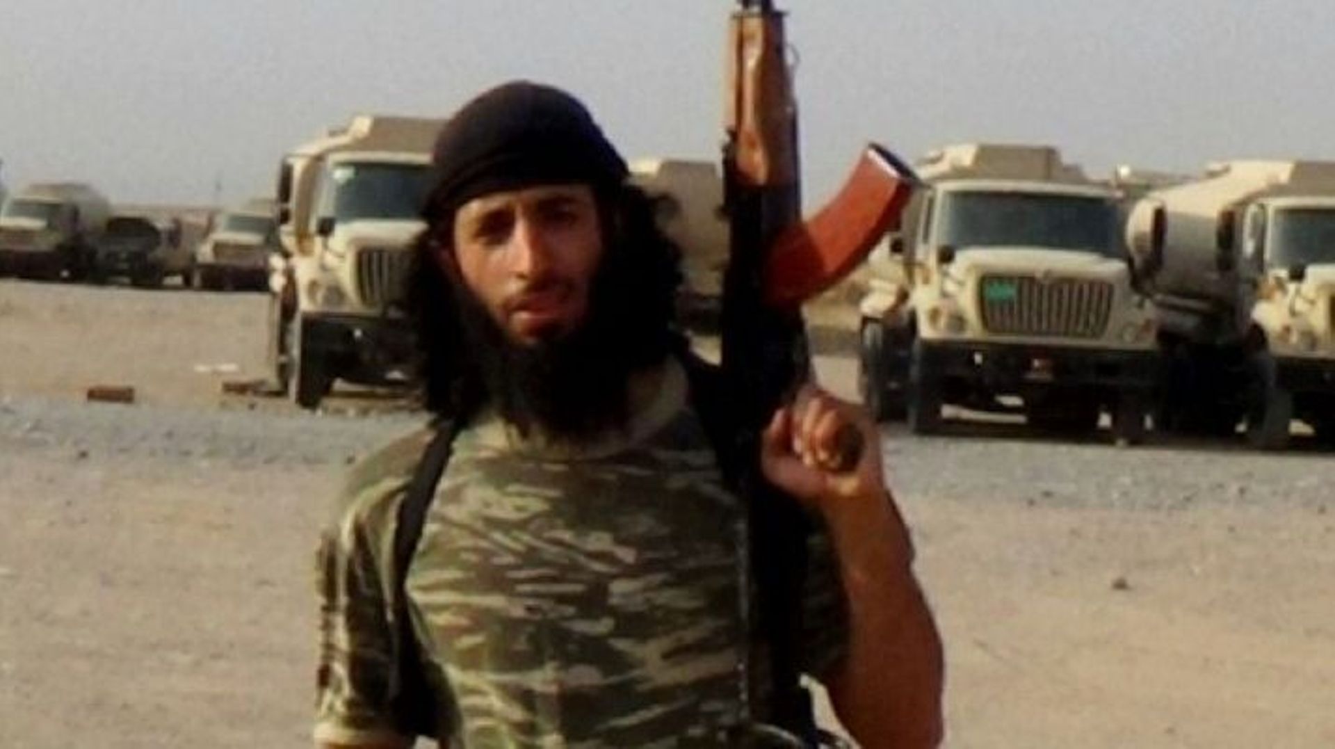 Photo non datée d'un homme présenté comme Mohammed Emwazi, alias "Jihadi John", et distribuée le 27 janvier 2016 sur un site d'informations affilié au groupe Etat islamique