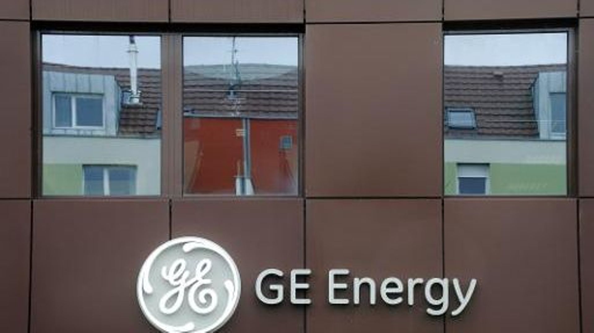 Le logo du géant américain de l'Energie General Electric à Belfort, le 29 avril 2014