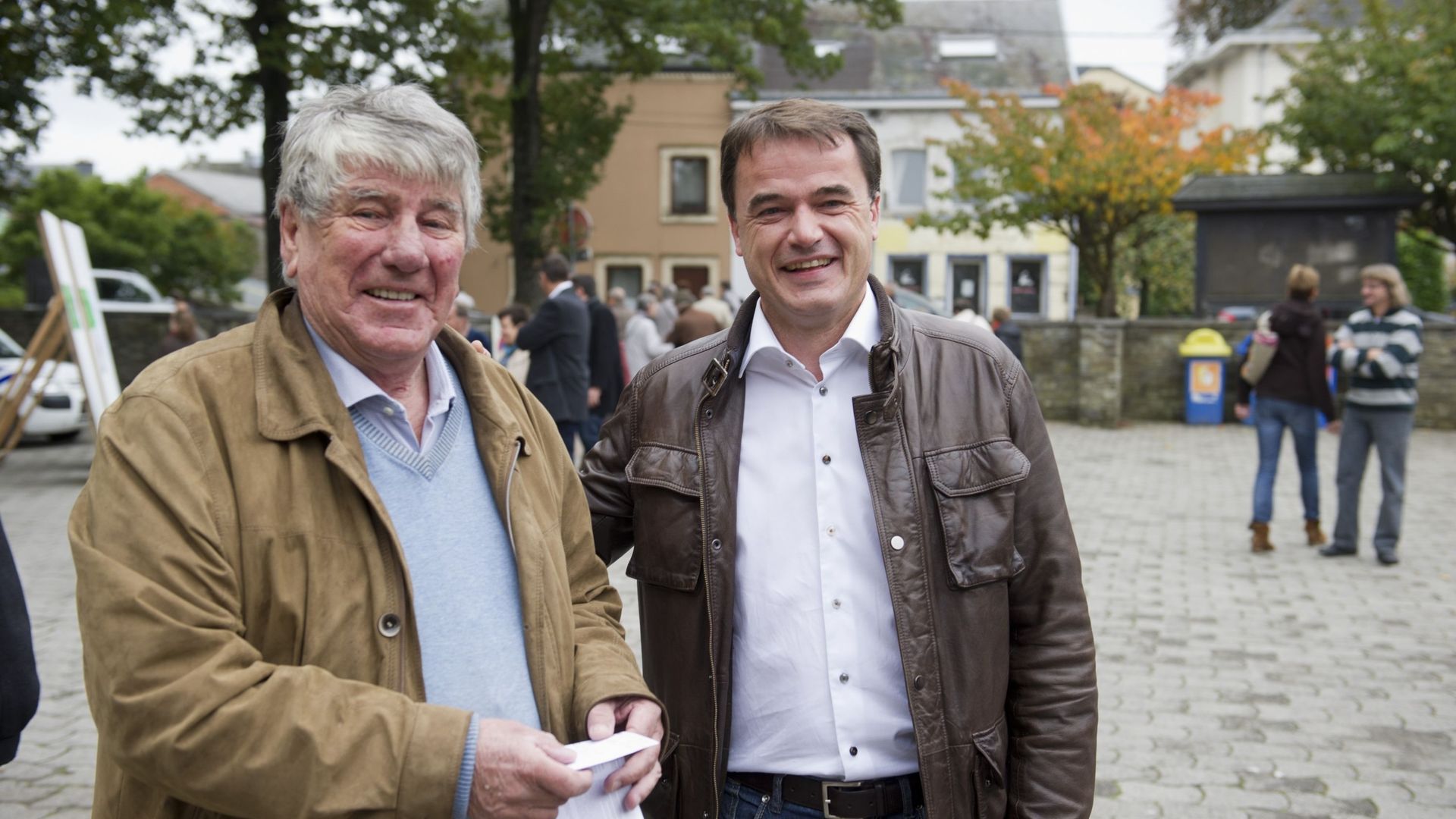 Guy et Benoît Lutgen lors des élections communales à Bastogne en 2012