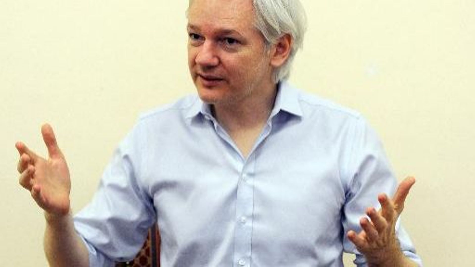 Julian Assange, le fondateur de WikiLeaks, le 14 juin 2013 à l'ambassade d'Equateur à Londres