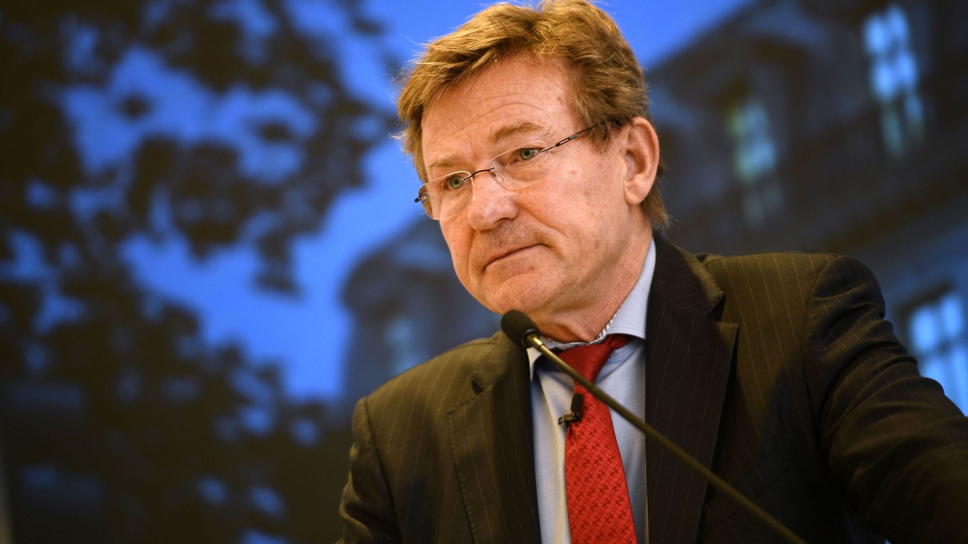 Tests de résistance des banques: Van Overtveldt salue les résultats des banques belges mais reste sur ses gardes