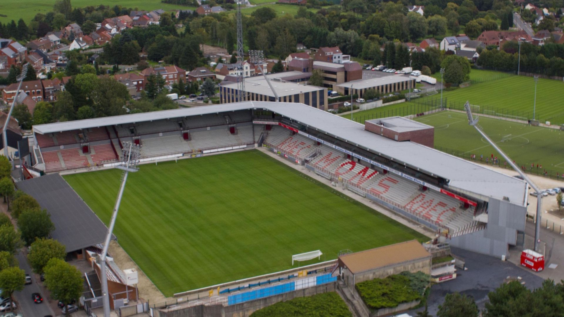 Le RAEC Mons 44 a obtenu une dérogation de la Ville de Mons, il pourra accueillir 1000 personnes dans le stade ce dimanche.