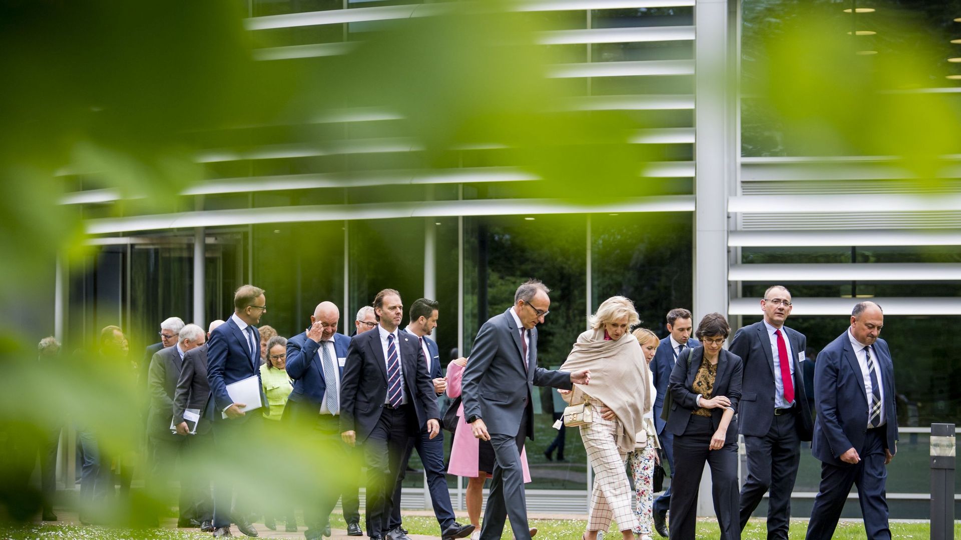 Jean-Christophe Tellier, PDG d'UCB, la princesse Astrid de Belgique, le ministre de l'énergie Tinne Van der Straeten et le vice-ministre-président wallon Willy Borsus, photographiés lors de l'inauguration d'un nouveau site de la société biopharmaceutique 