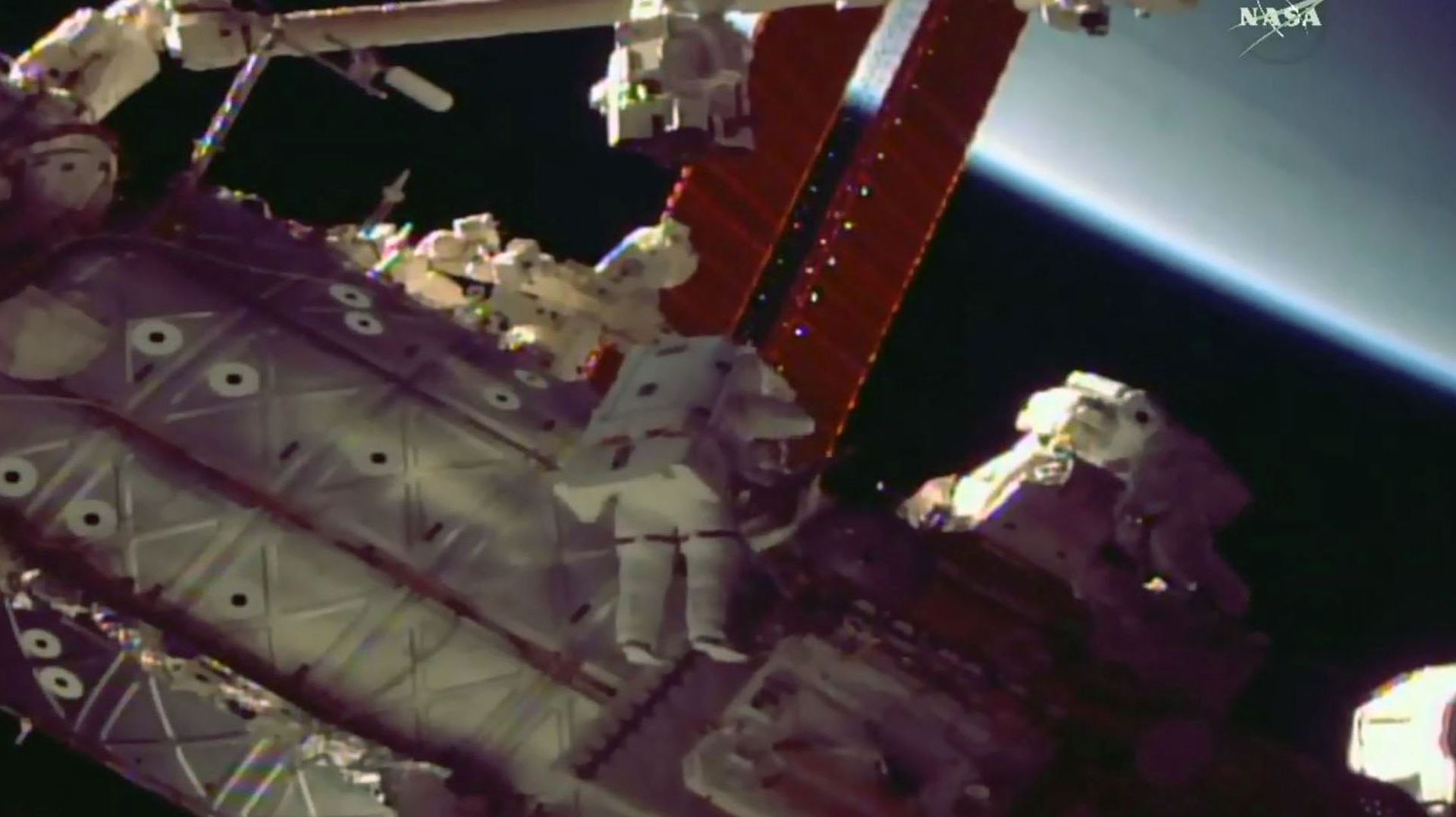 ISS: succès de la sortie orbitale de deux astronautes