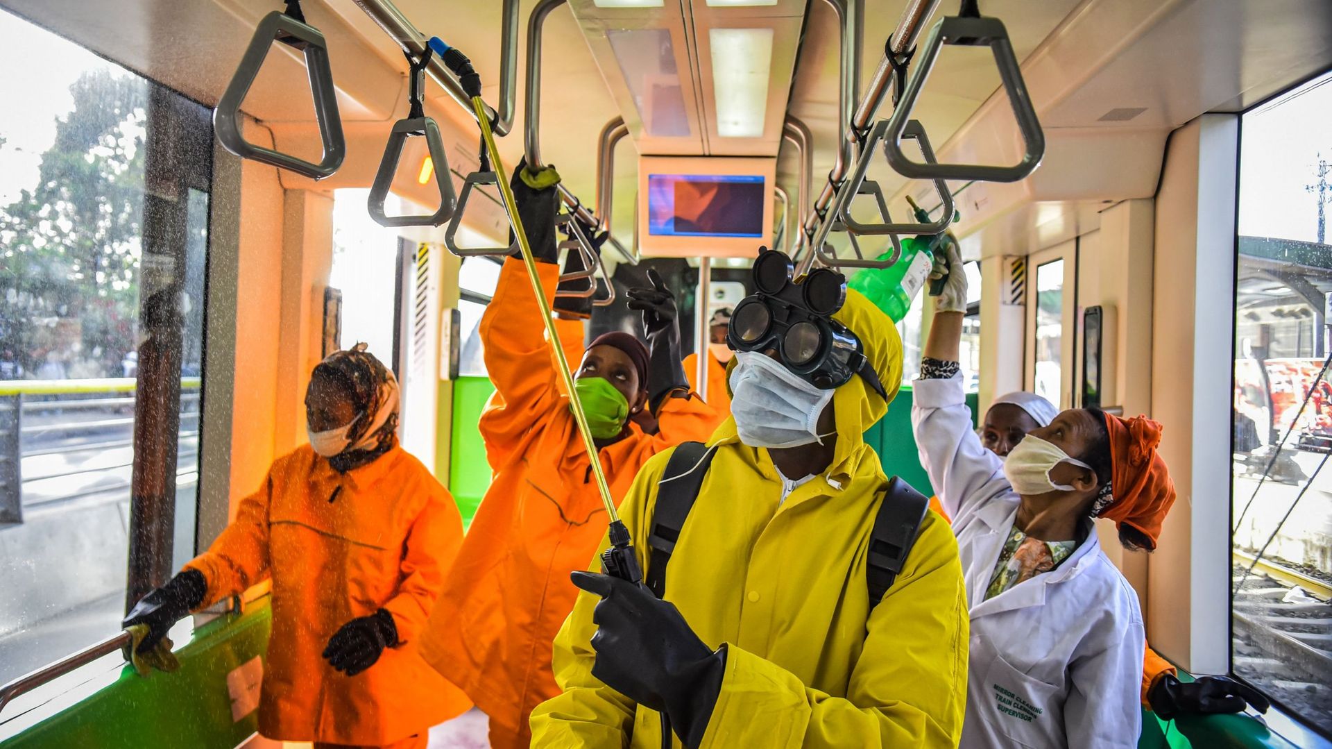 Opérations contre le coronavirus dans le réseau de transports en commun d'Addis Abeba, le 20 mars 