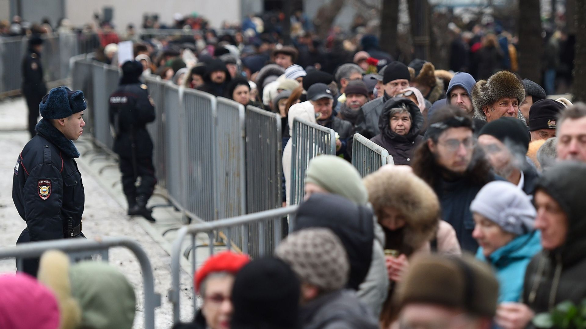 Des milliers de personnes rendent un dernier hommage à Boris Nemtsov