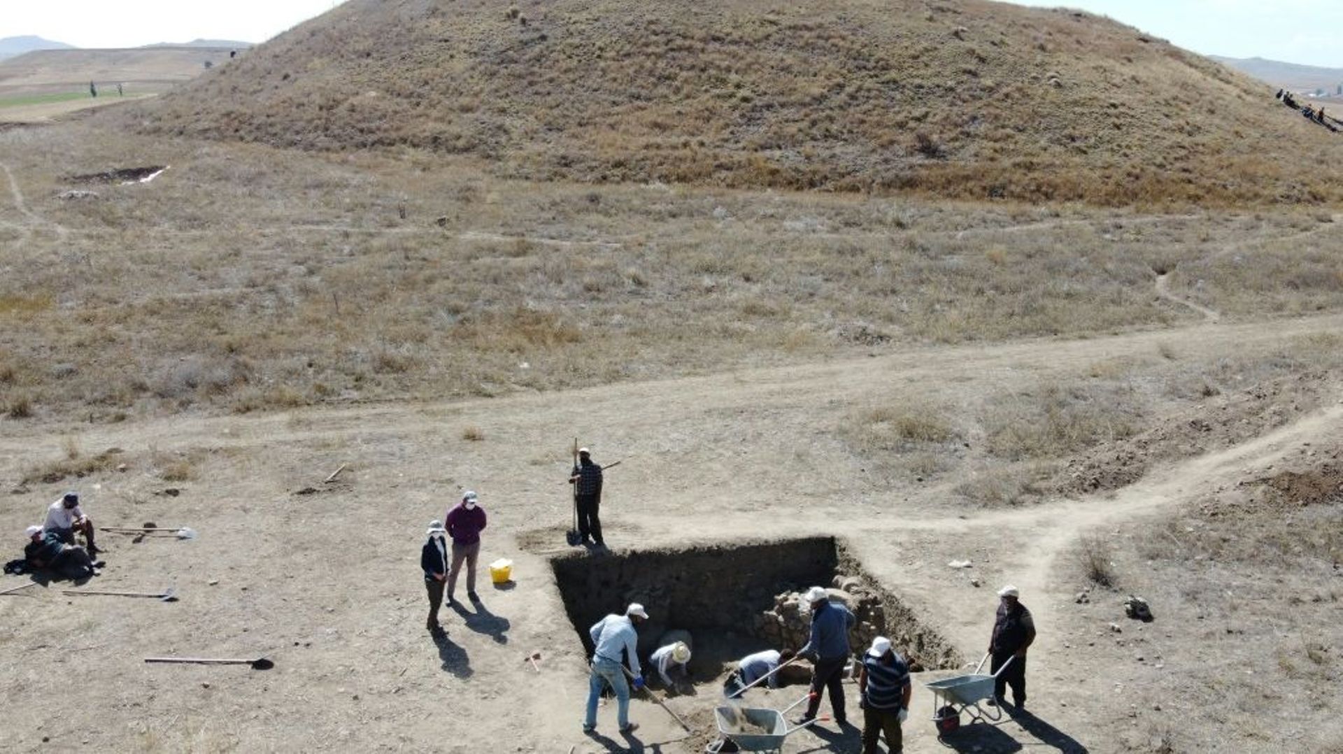 Des archéologistes travaillent sur les vestiges d'un palais Hittite, le 21 septembre 2021 sur le site d'Usakli Hoyuk, en Turquie