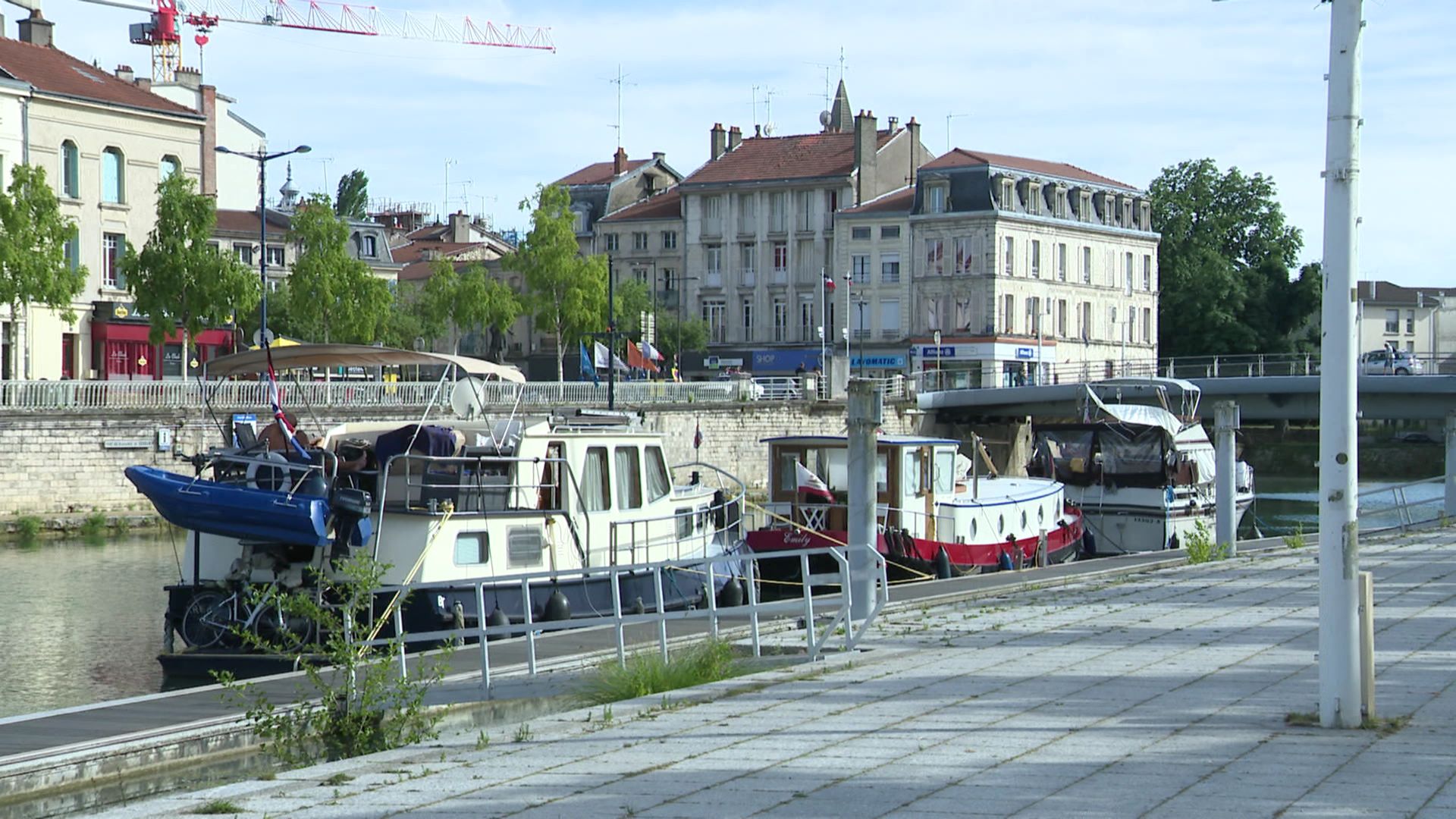 Le port de plaisance en plein centre de Verdun.