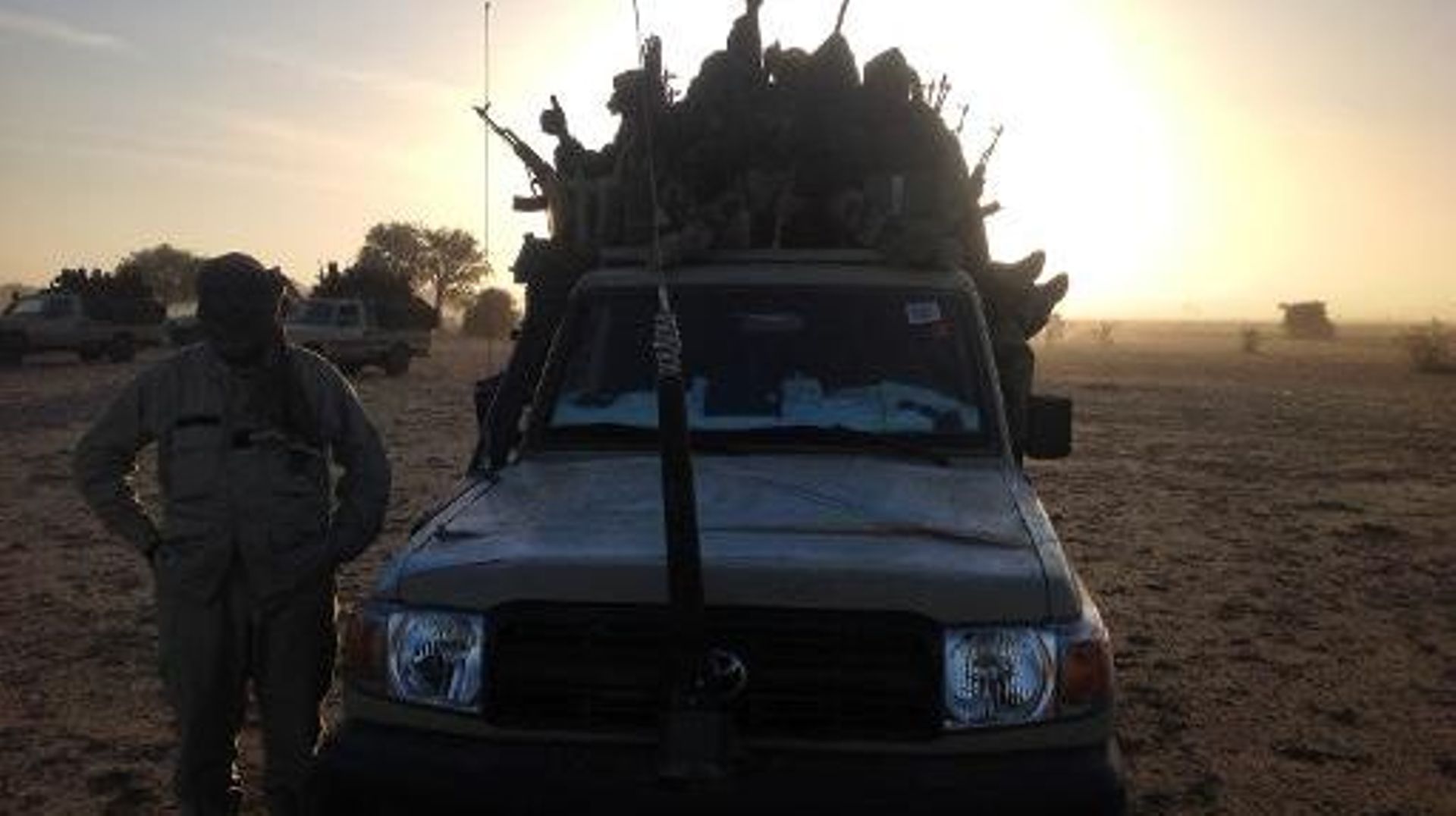 Des soldats tchadiens en lutte contre Boko Haram le 21 janvier 2014 patrouillent à la frontière entre le Nigeria et le Cameroun 