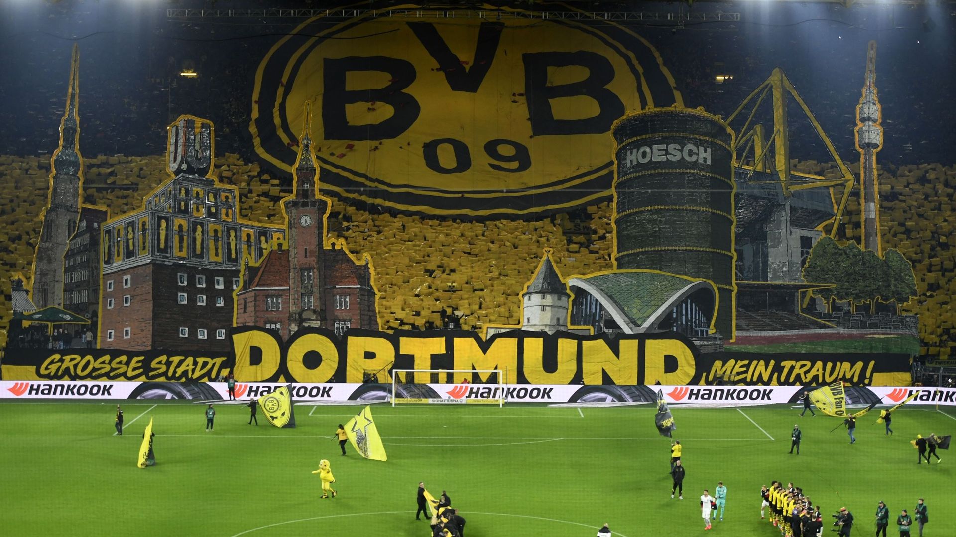 Dortmund s'illustre encore avec un superbe tifo contre Francfort