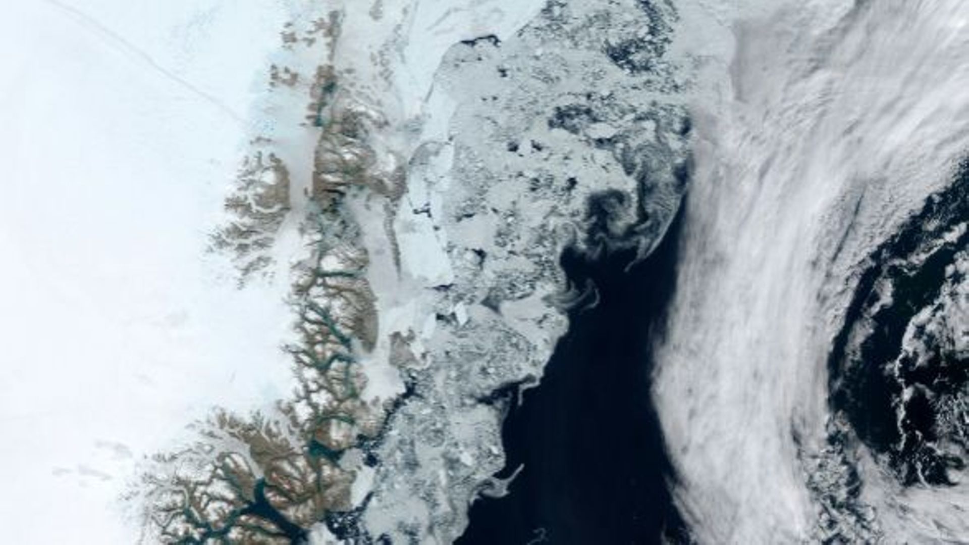 Le glacier Zachariae sur la côte est du Groeland, photographié par un satellite de la Nasa, image diffusée le 2 août 2015
