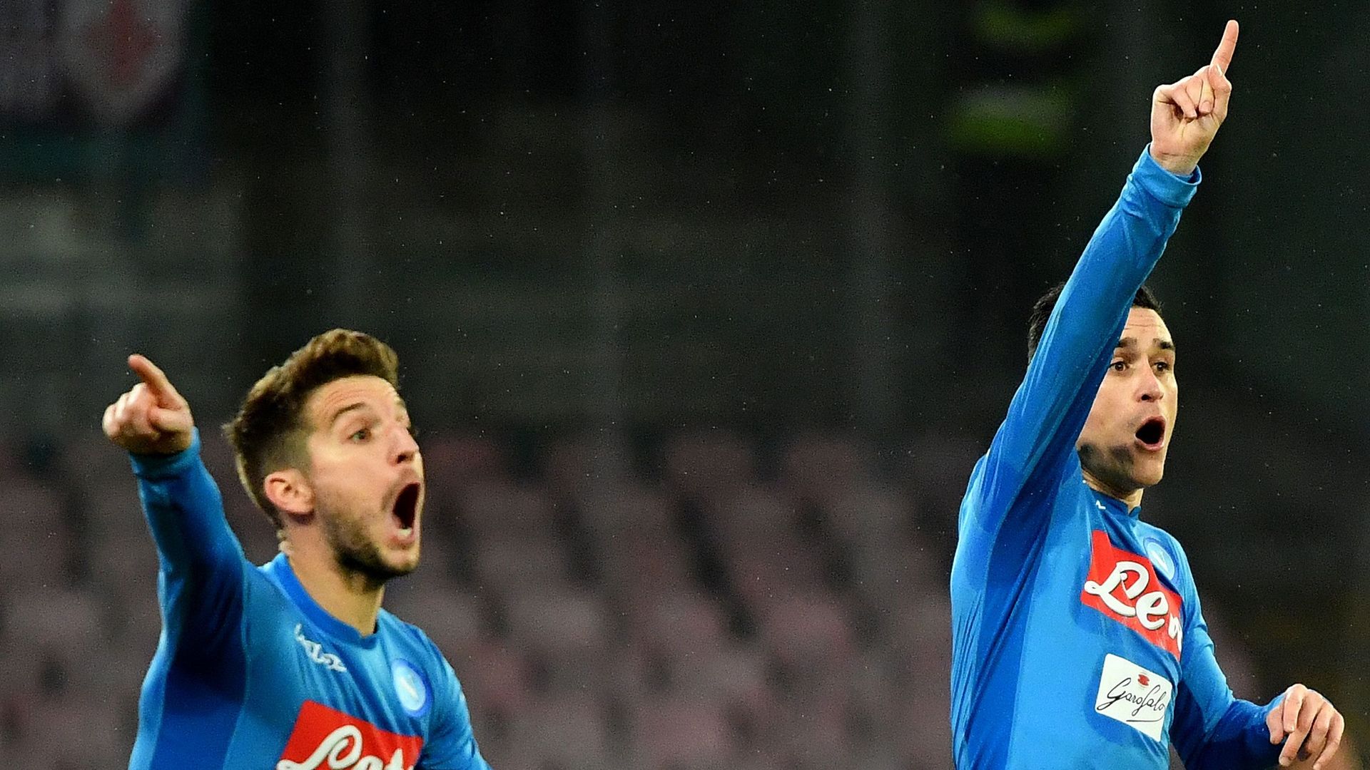 Naples, avec Mertens, ne profite pas du match nul entre la Juventus et l'Inter