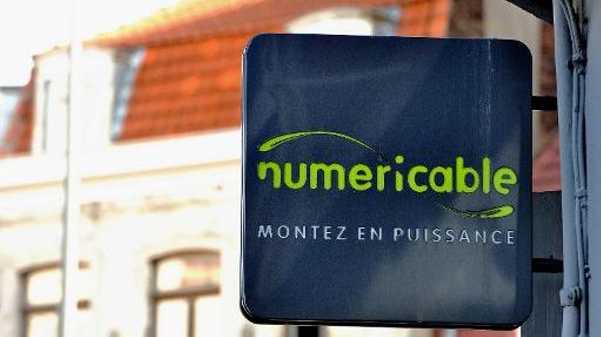 Un panneau Numericable, à Lille le 24 février 2014