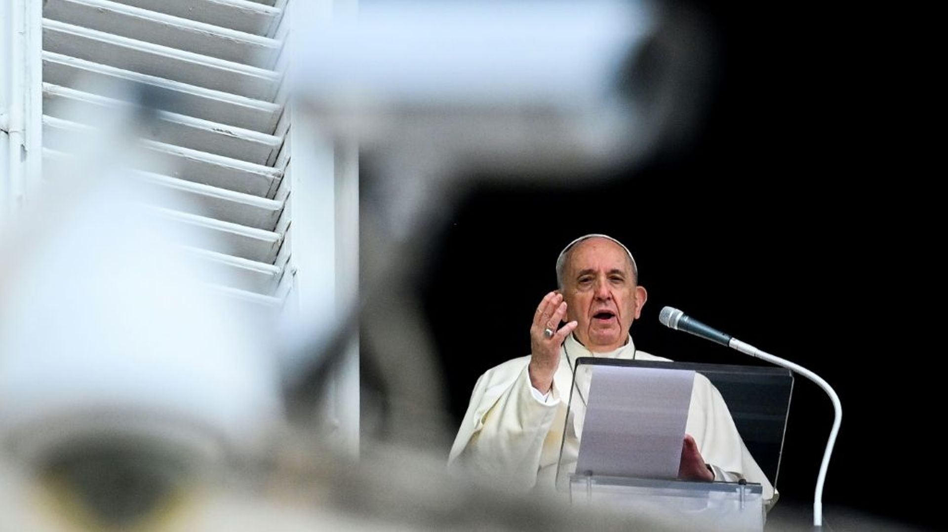 Le pape François récite la prière de l’Angélus, le 26 septembre 2021 au Vatican