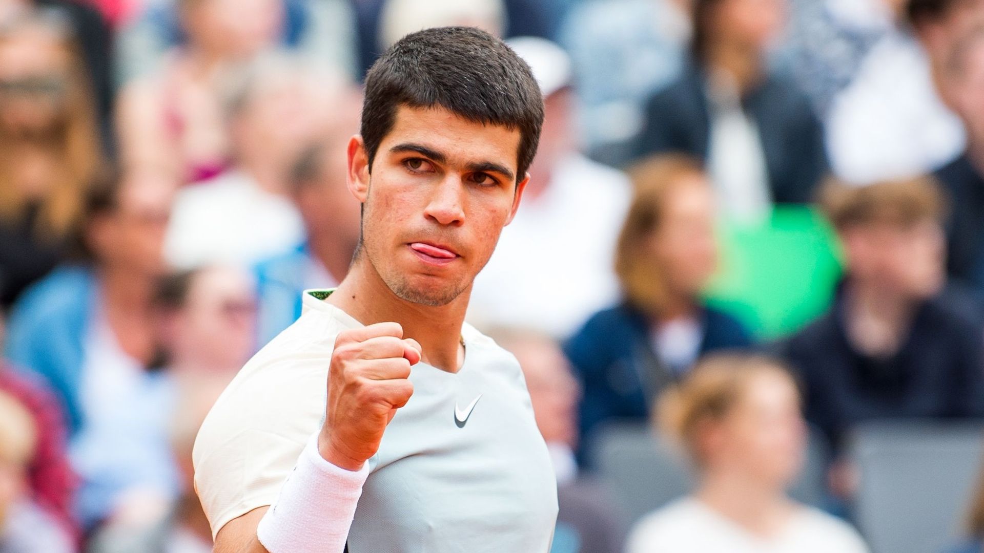 Carlos Alcaraz a encore fait tomber un record en tennis. Le jeune espagnol continue d’impressionner.