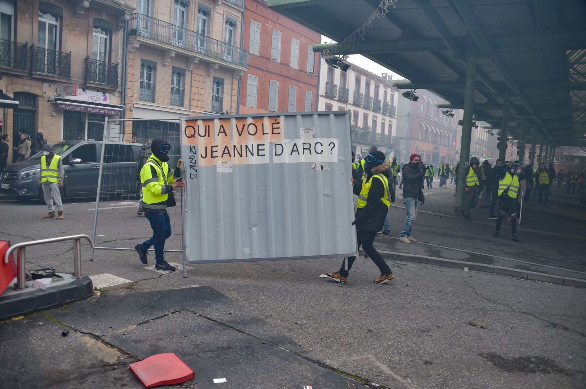 Gilets jaunes en France: débordements à Toulouse et Narbonne